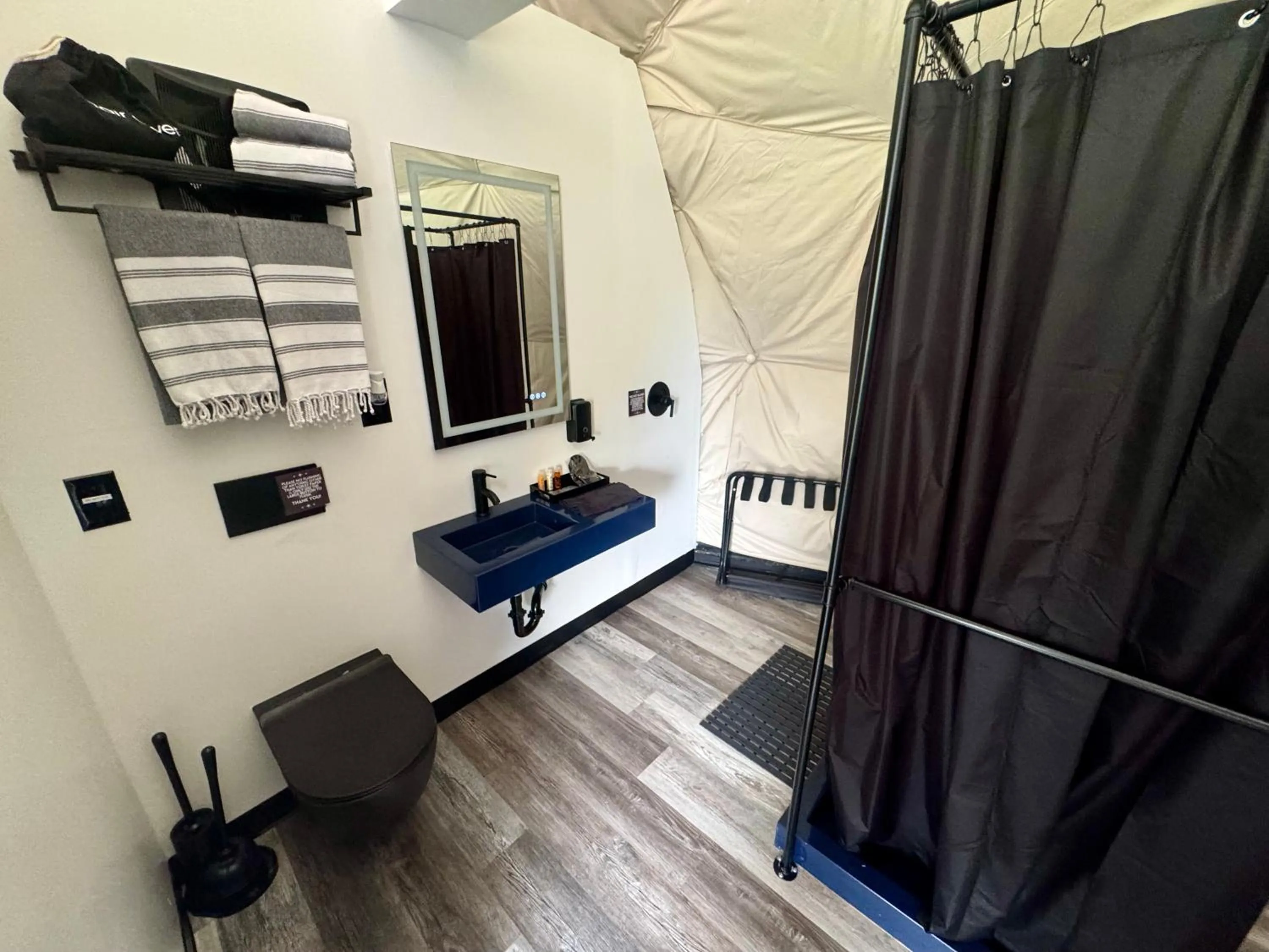 Bathroom in DayDreamer Domes