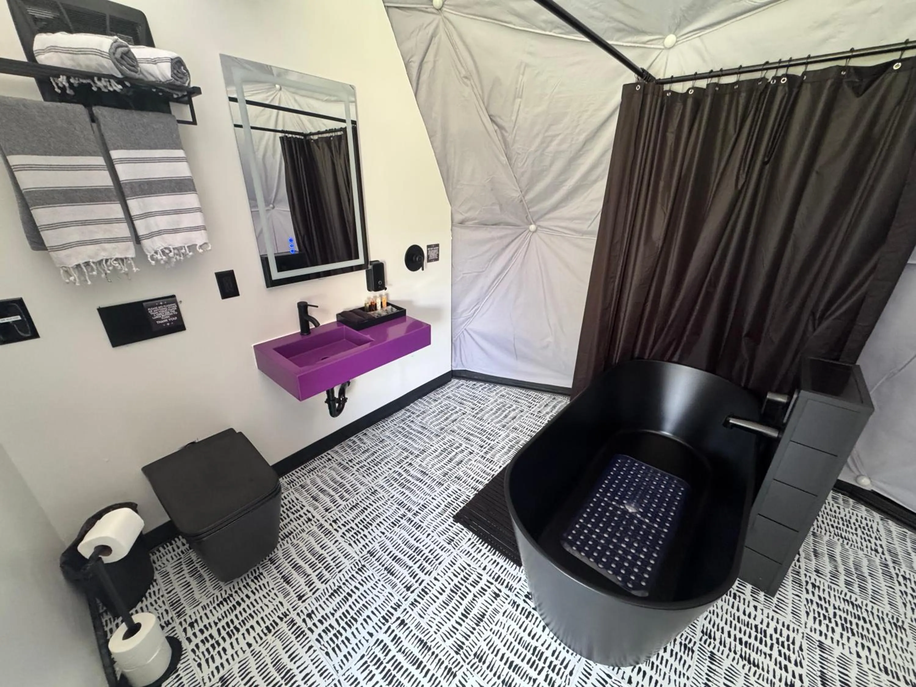 Bathroom, Bed in DayDreamer Domes
