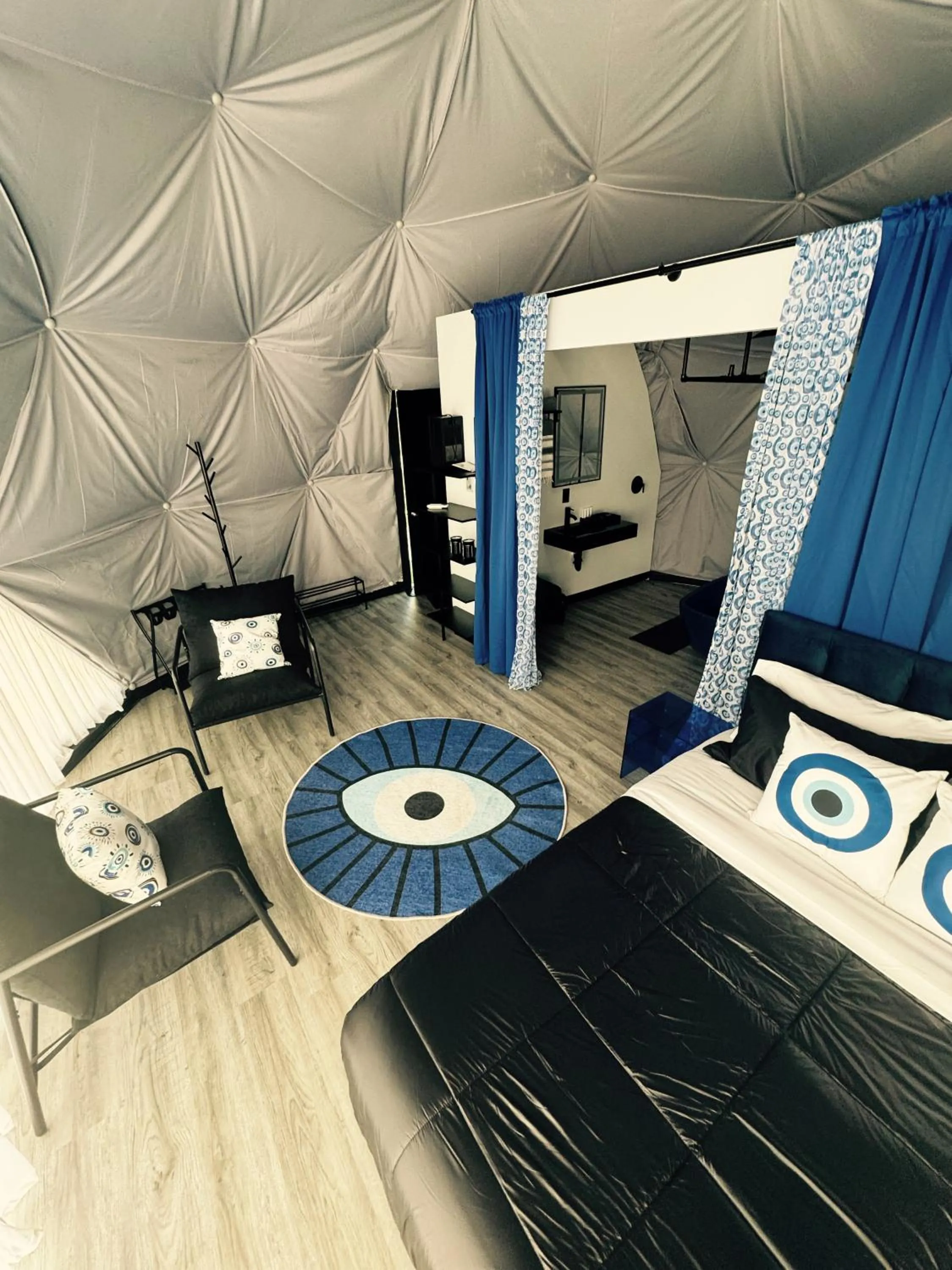 Photo of the whole room in DayDreamer Domes