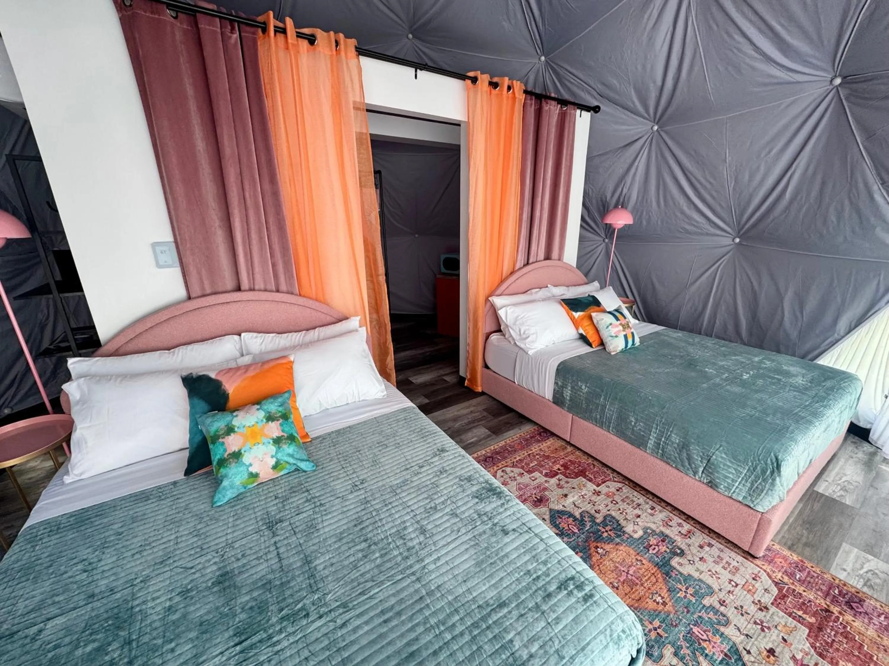 Photo of the whole room, Bed in DayDreamer Domes