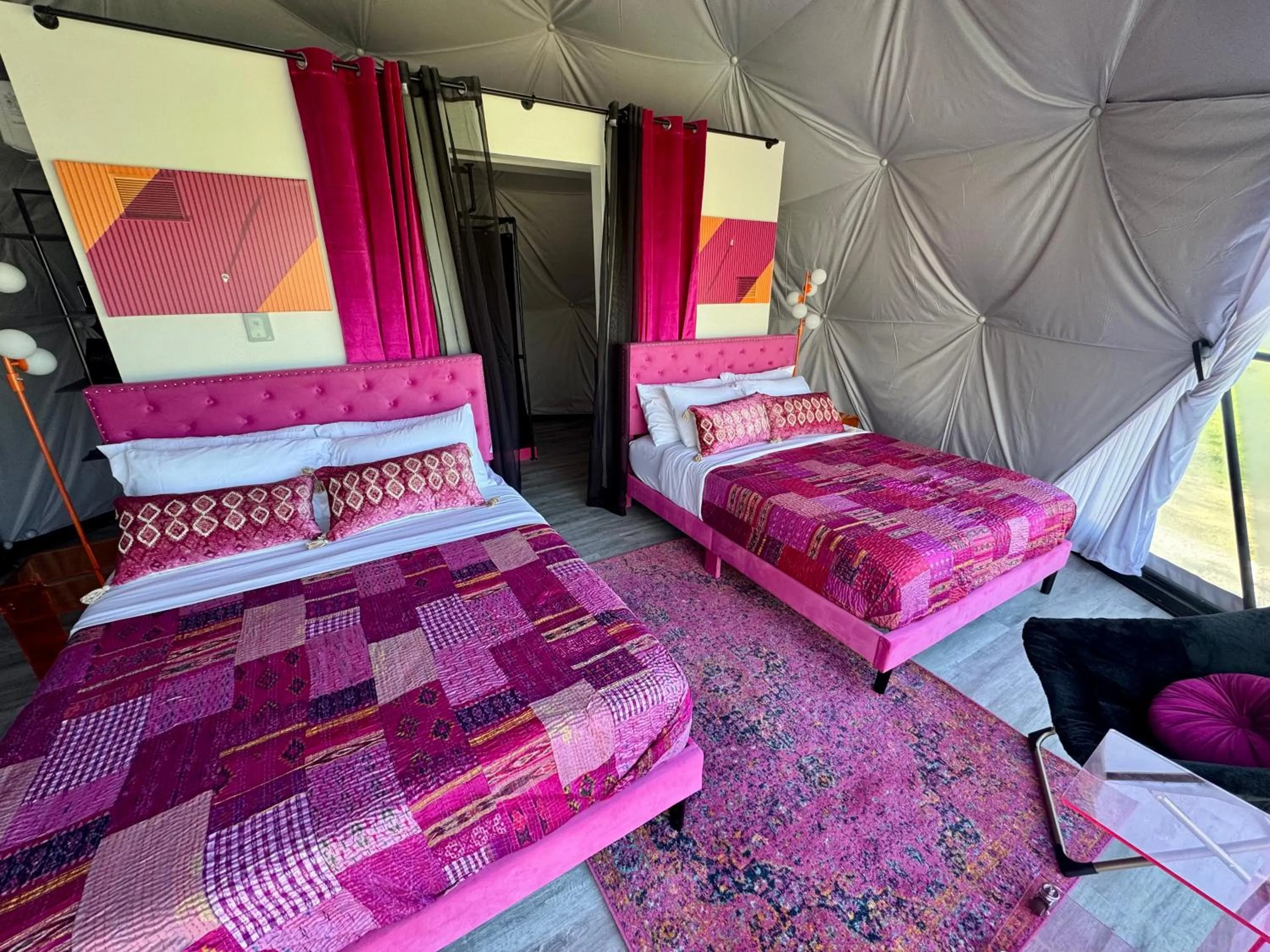 Photo of the whole room, Bed in DayDreamer Domes