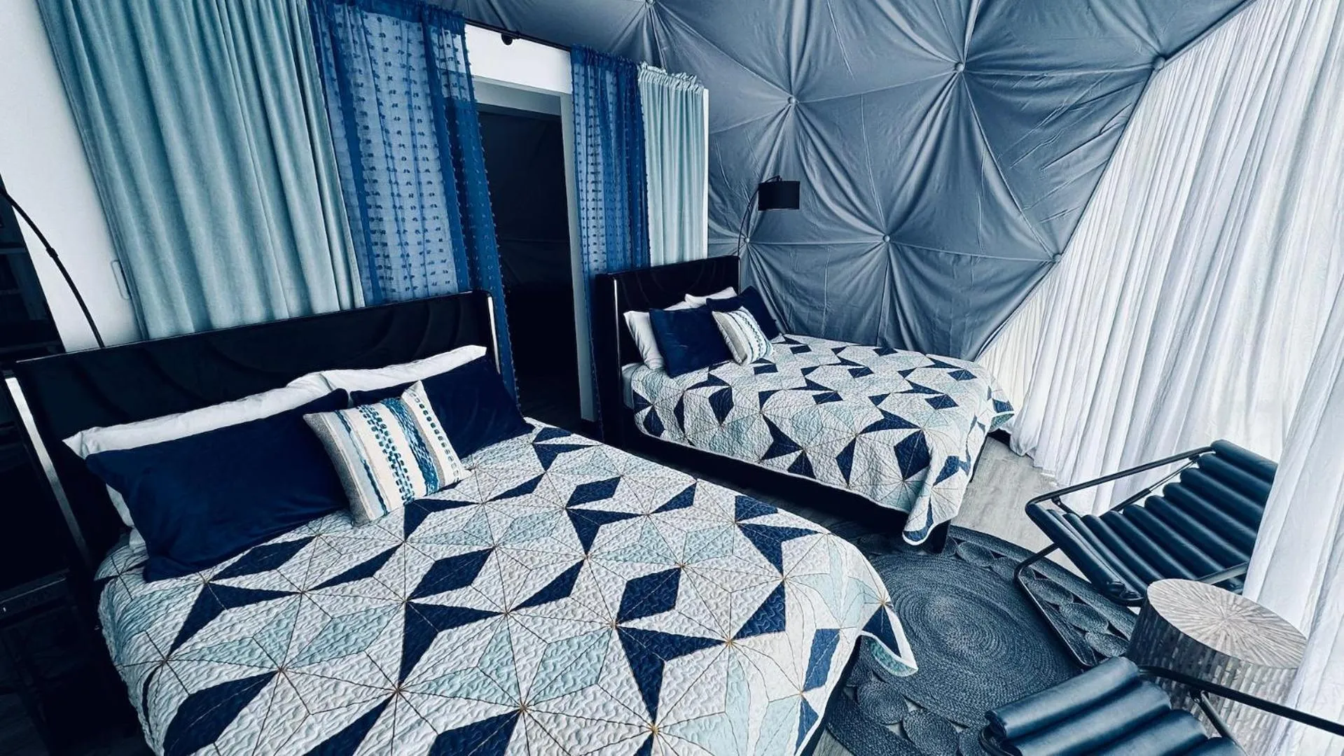 Photo of the whole room, Bed in DayDreamer Domes