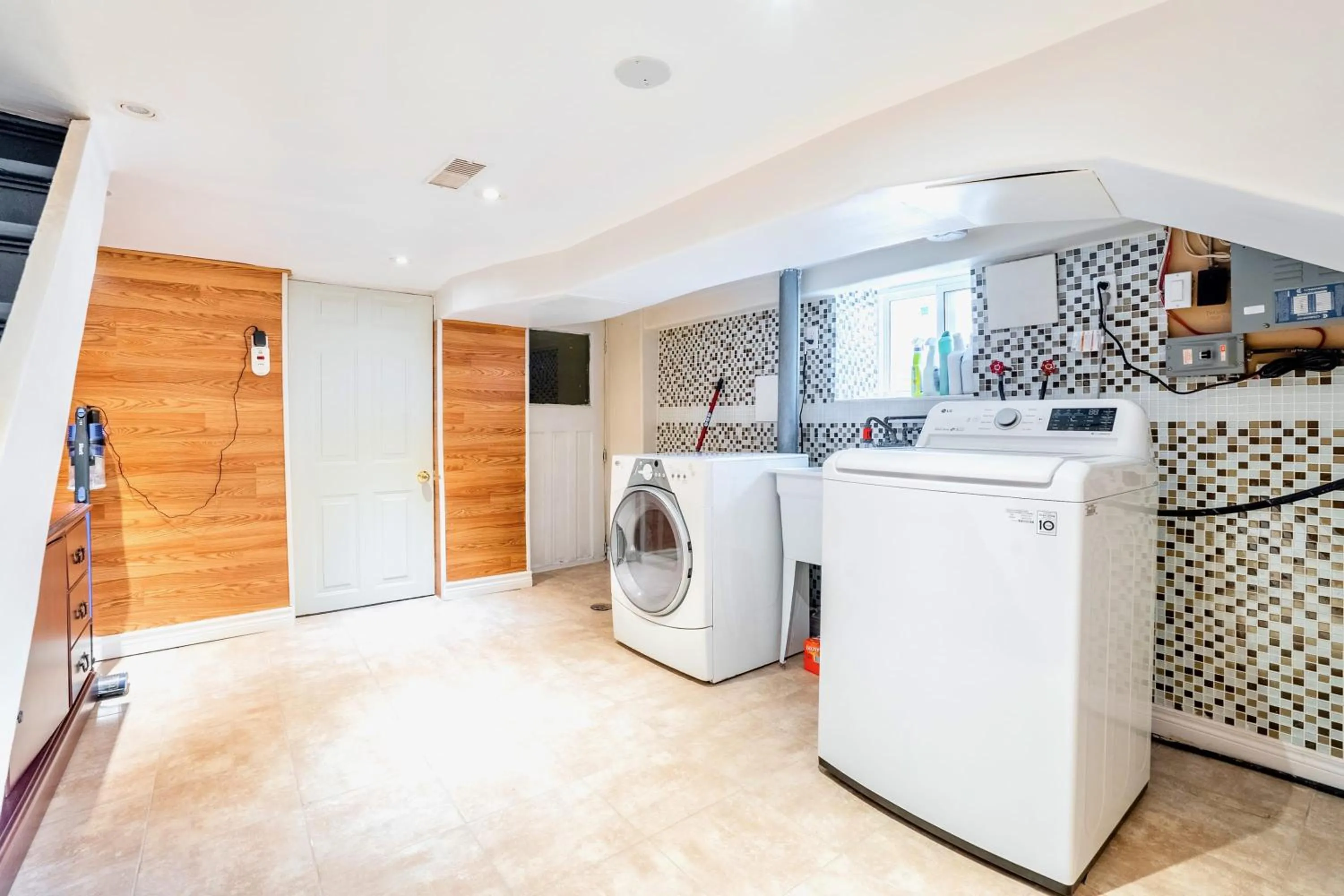 3BR Luxury Home - Heart of St Clair West