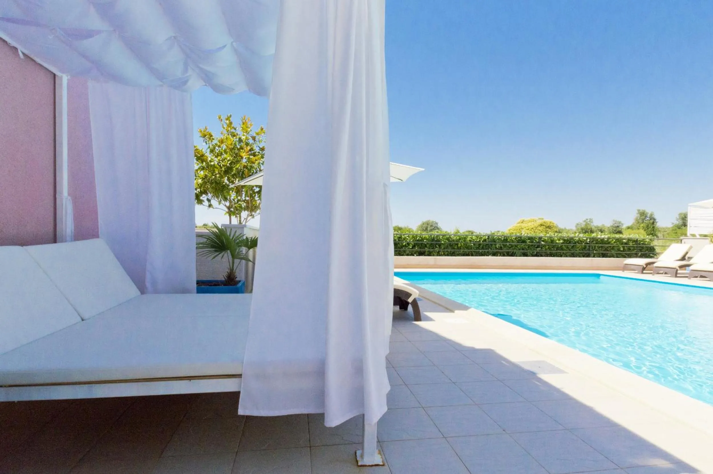 Area and facilities in Astinian apartments Jadranka
