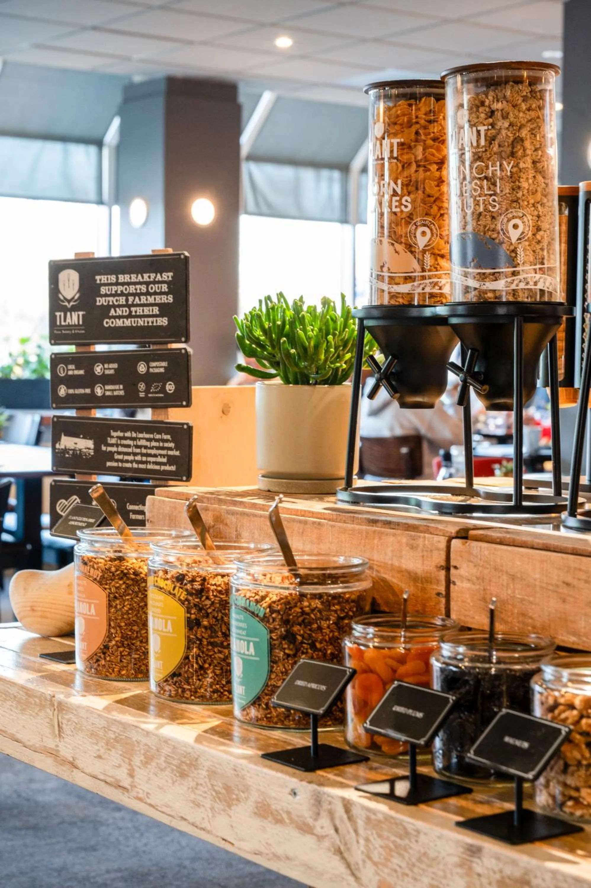 Breakfast in Mercure Amsterdam City Hotel