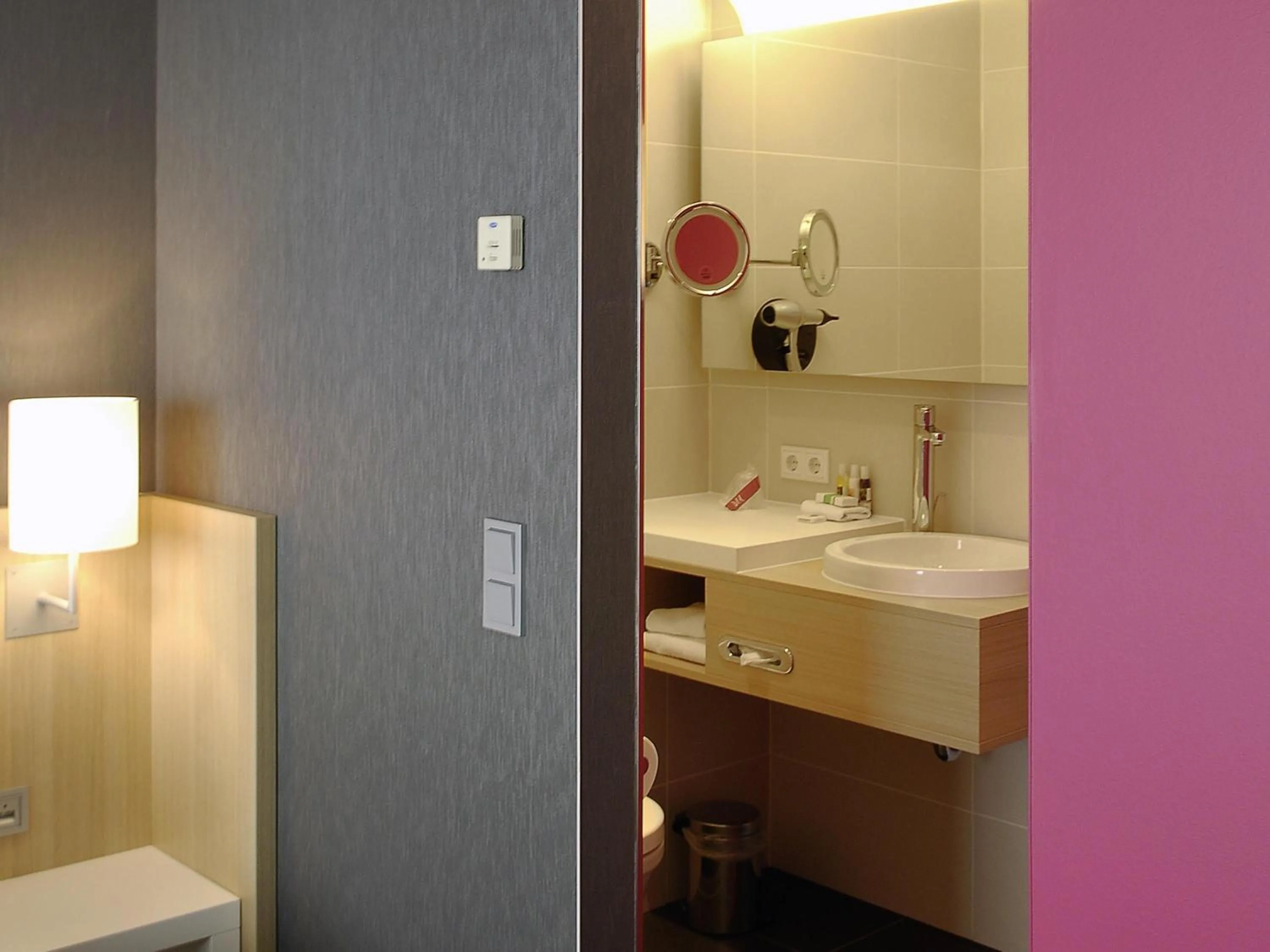 Bedroom in Mercure Amsterdam City Hotel