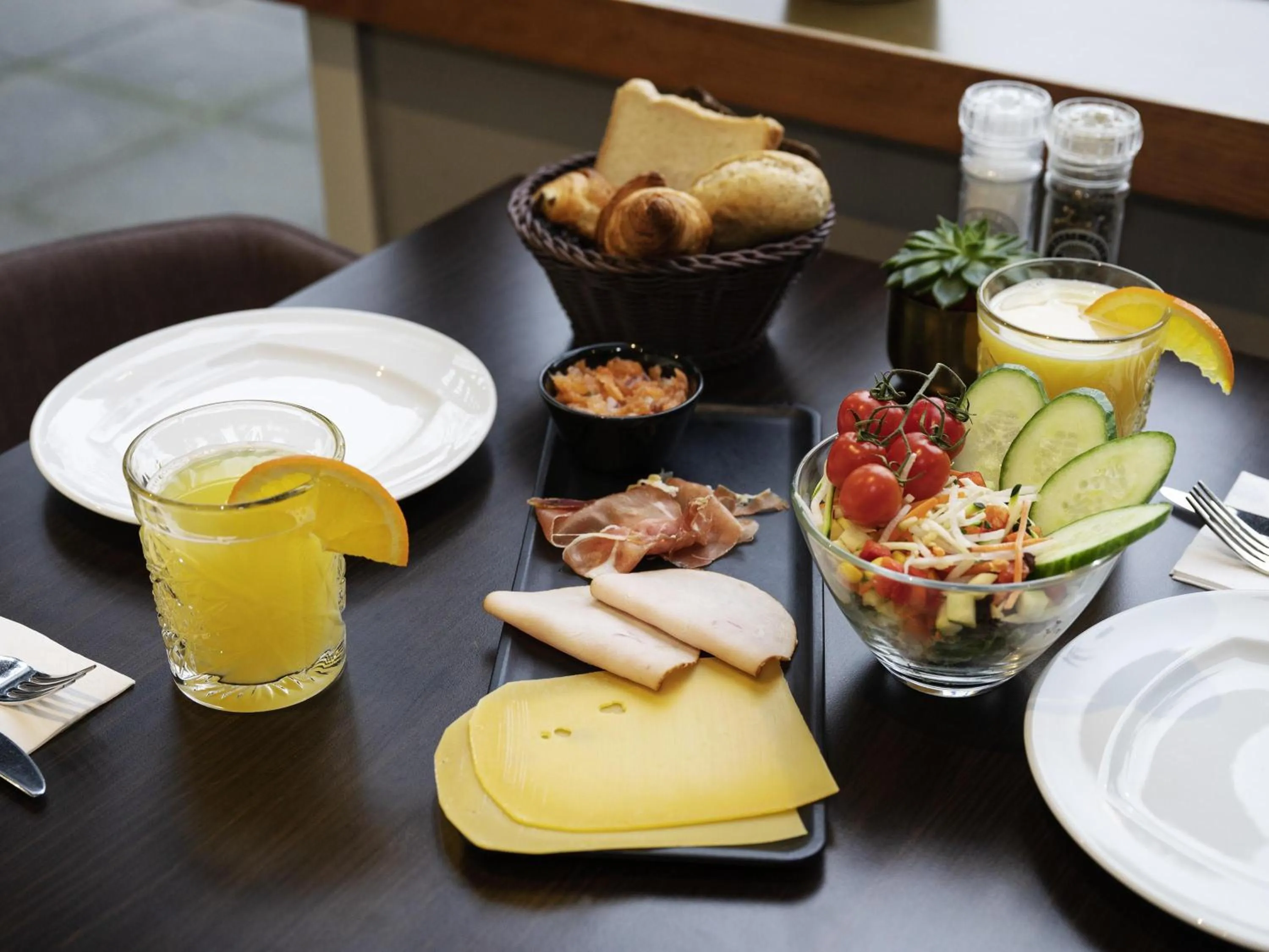 Breakfast in Mercure Amsterdam City Hotel