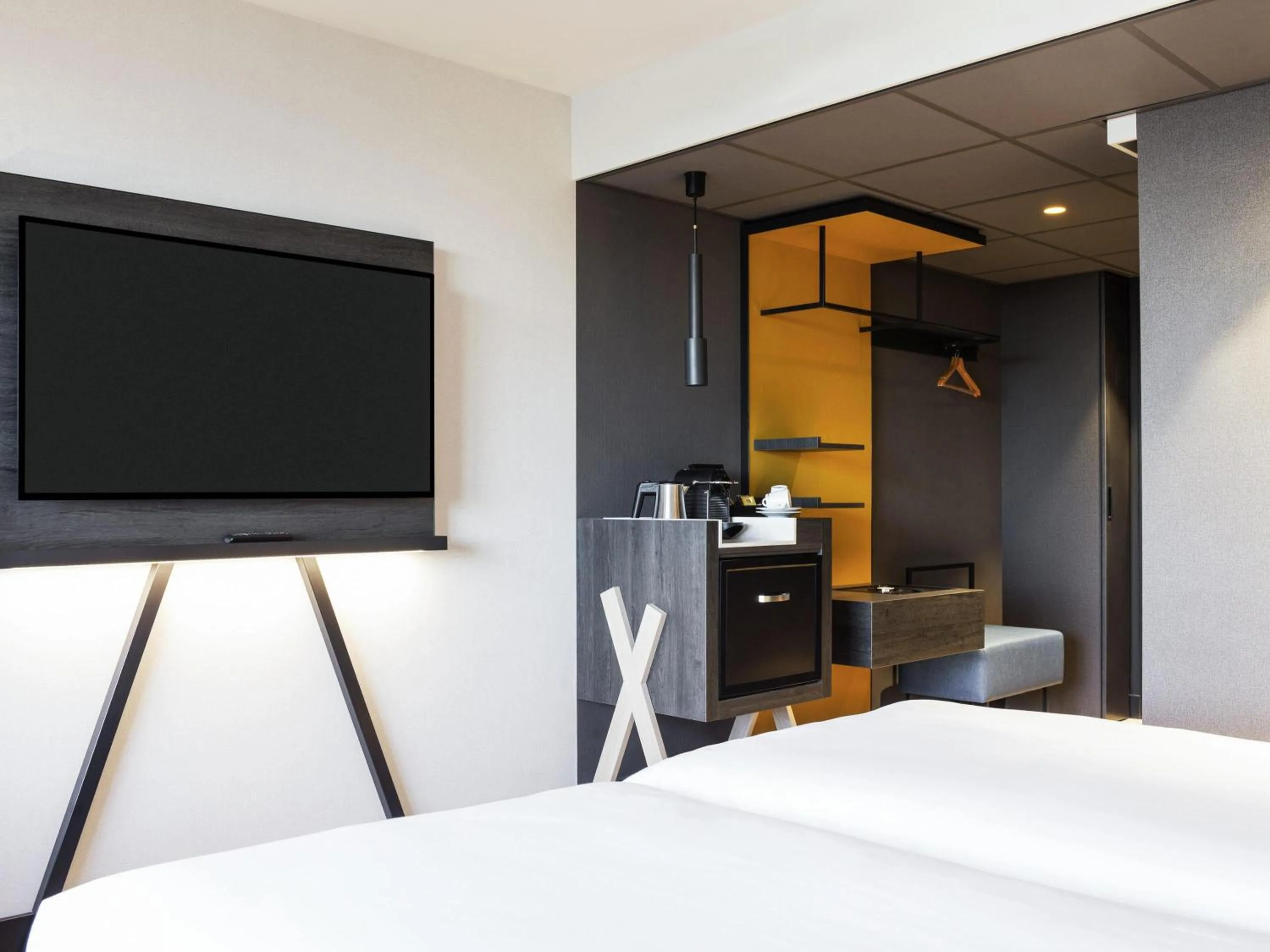 Bedroom, Bed in Mercure Amsterdam City Hotel