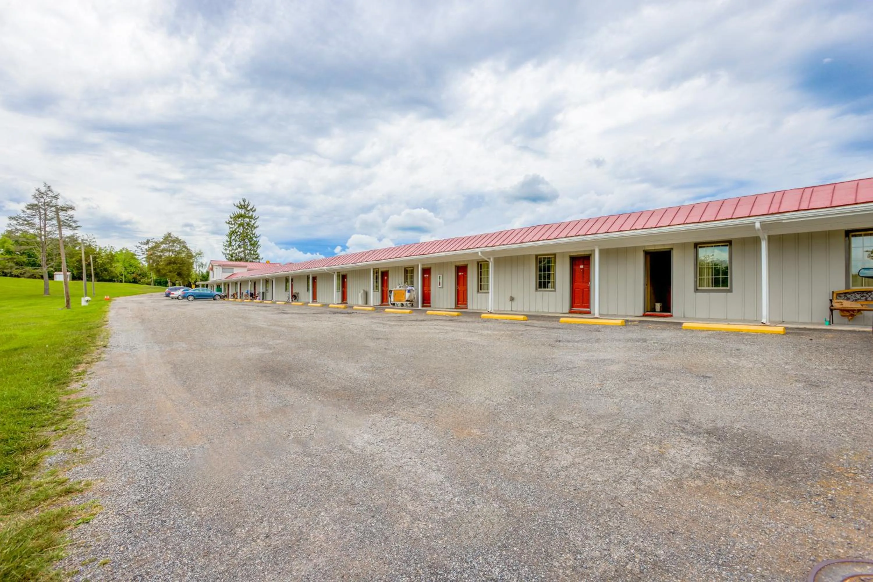Parking in Budget Inn By OYO Natural Bridge I-81