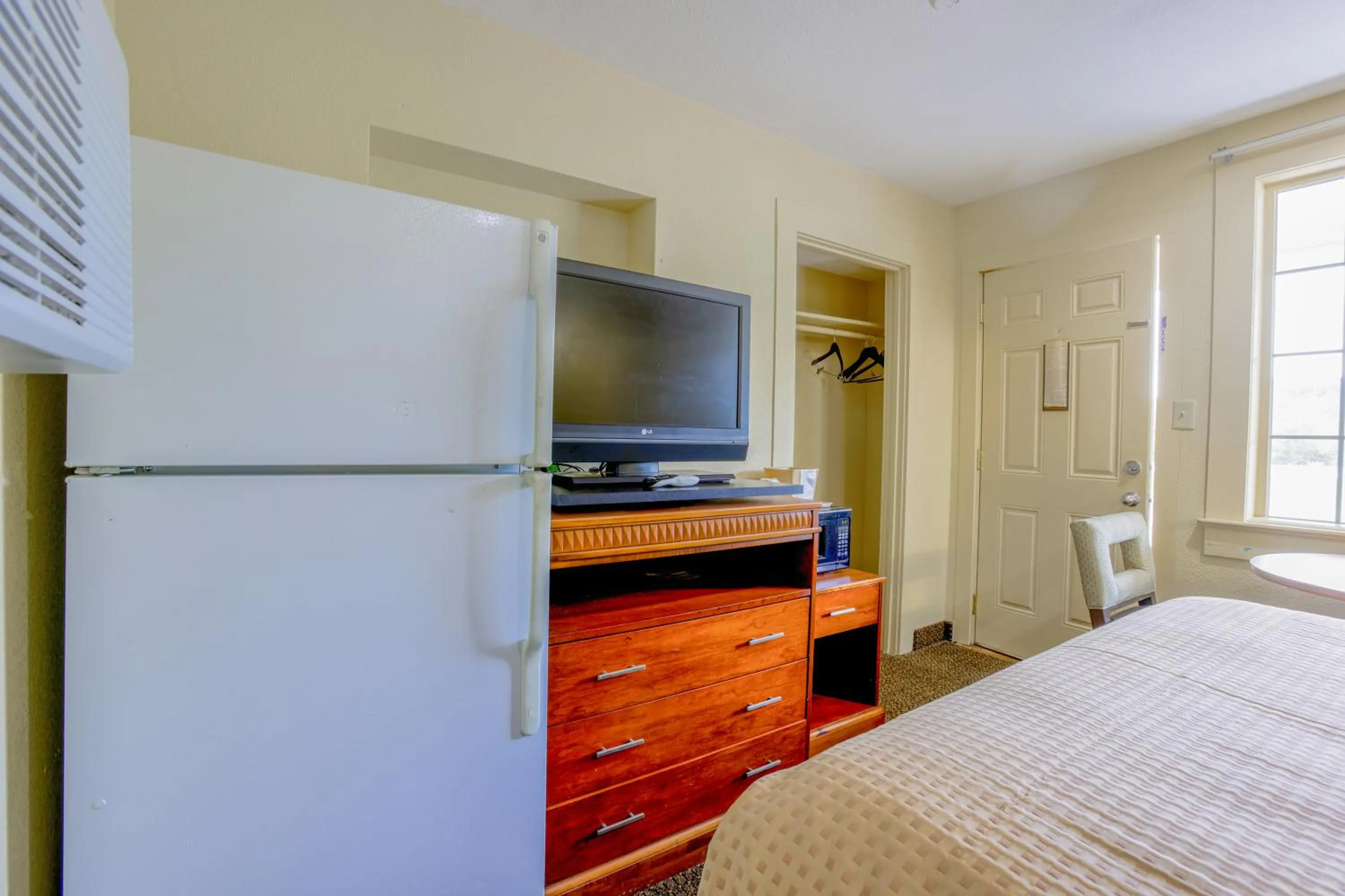 Bedroom, Bed in Budget Inn By OYO Natural Bridge I-81