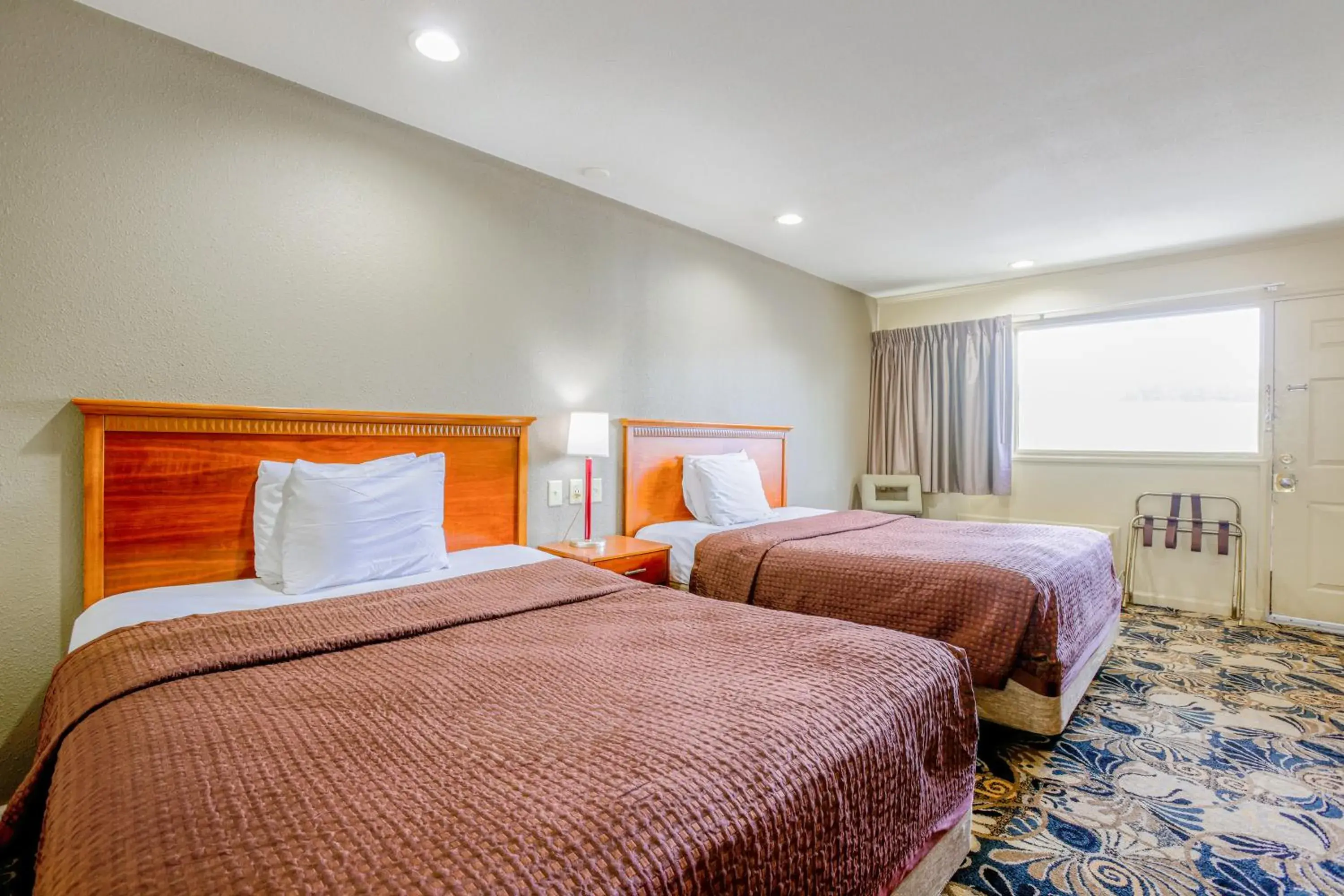 2 Queen Bed Smoking in Budget Inn By OYO Natural Bridge I-81 2 Queen Bed Smoking in Budget Inn By OYO Natural Bridge I-81