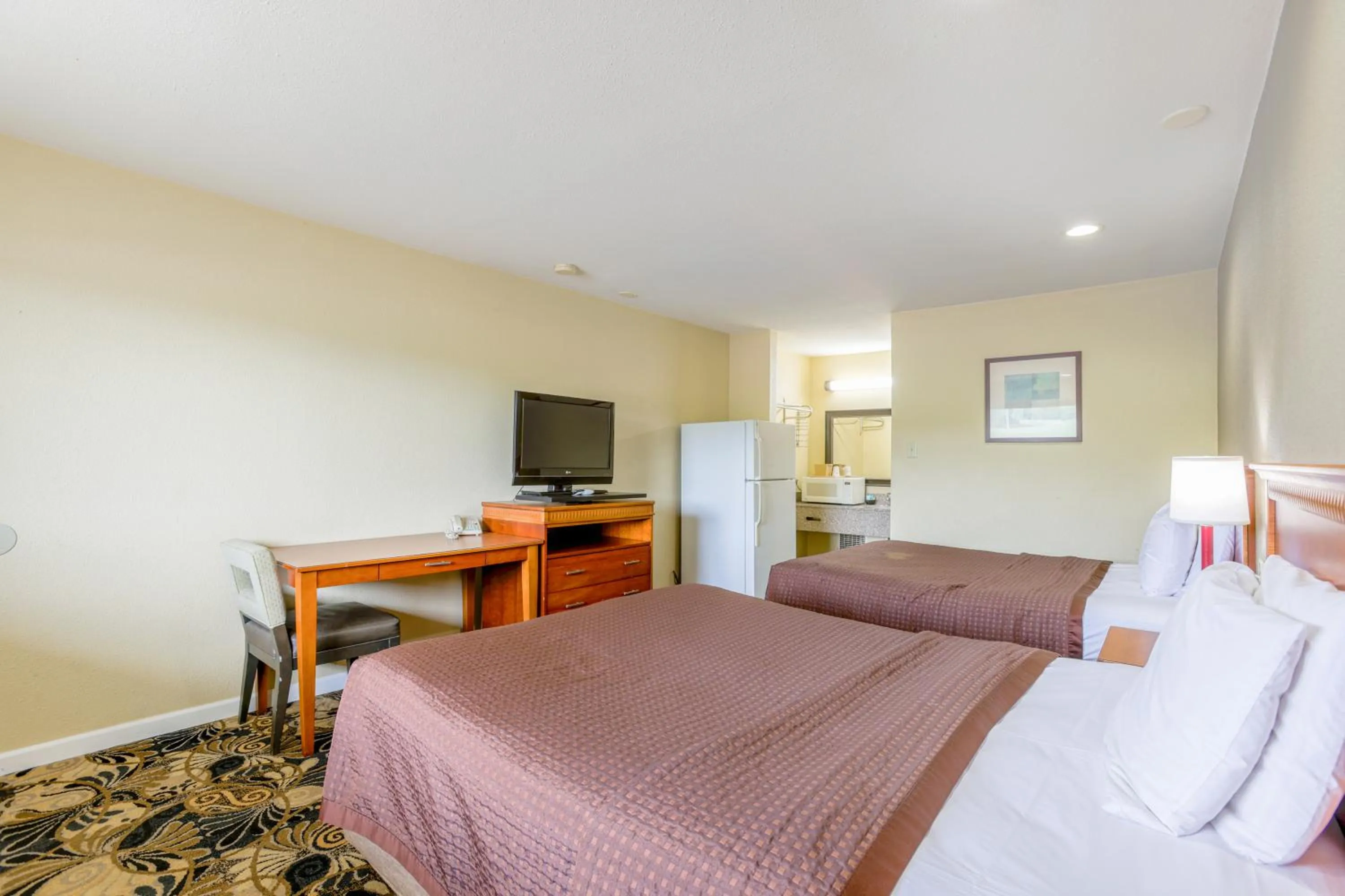 Bedroom, Bed in Budget Inn By OYO Natural Bridge I-81