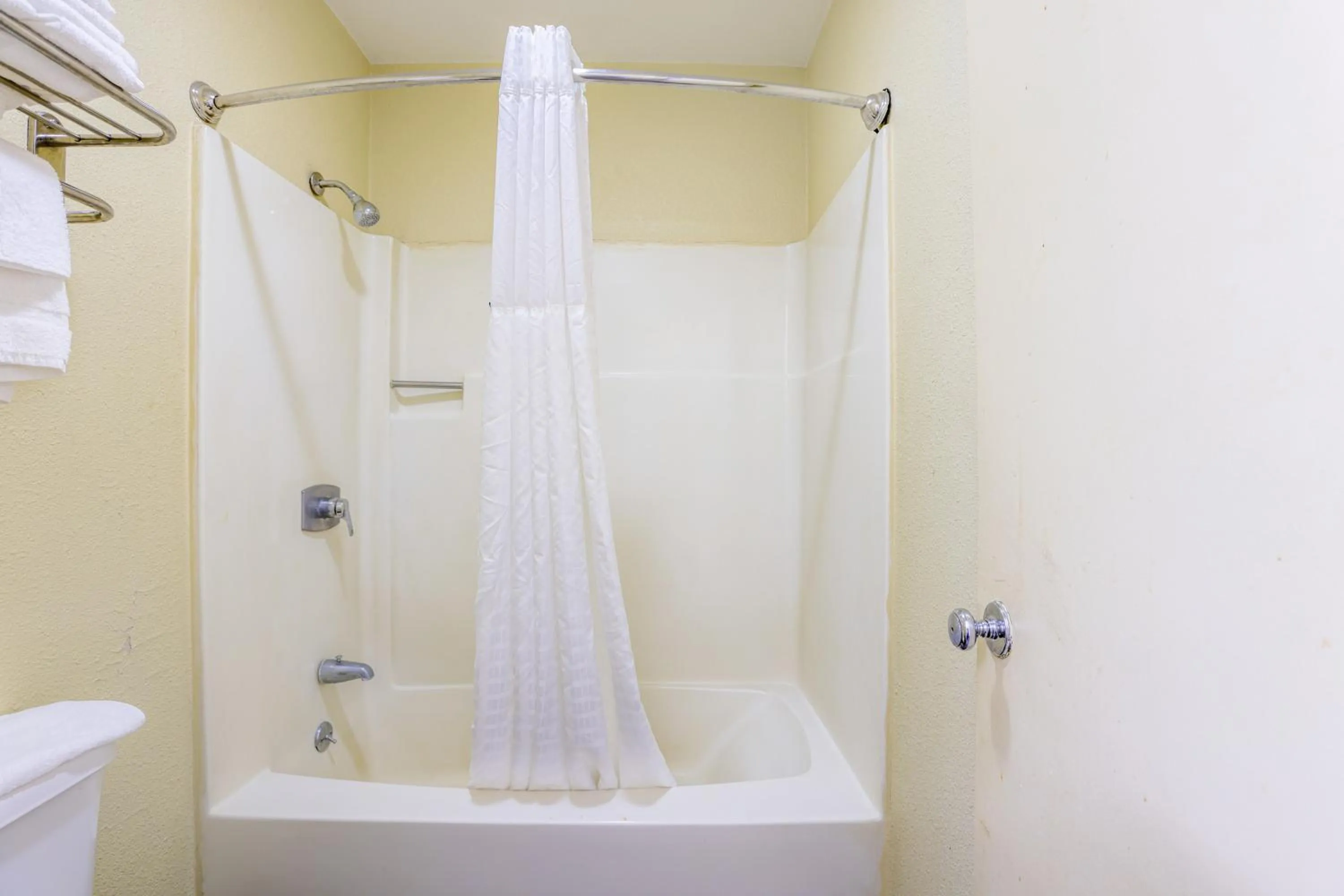 Bathroom in Budget Inn By OYO Natural Bridge I-81