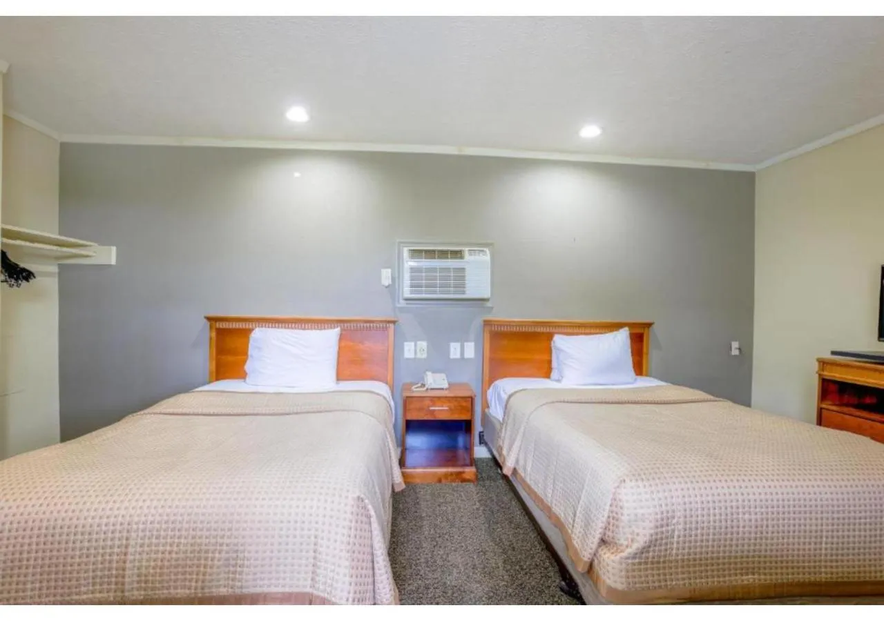 Bedroom, Bed in Budget Inn By OYO Natural Bridge I-81