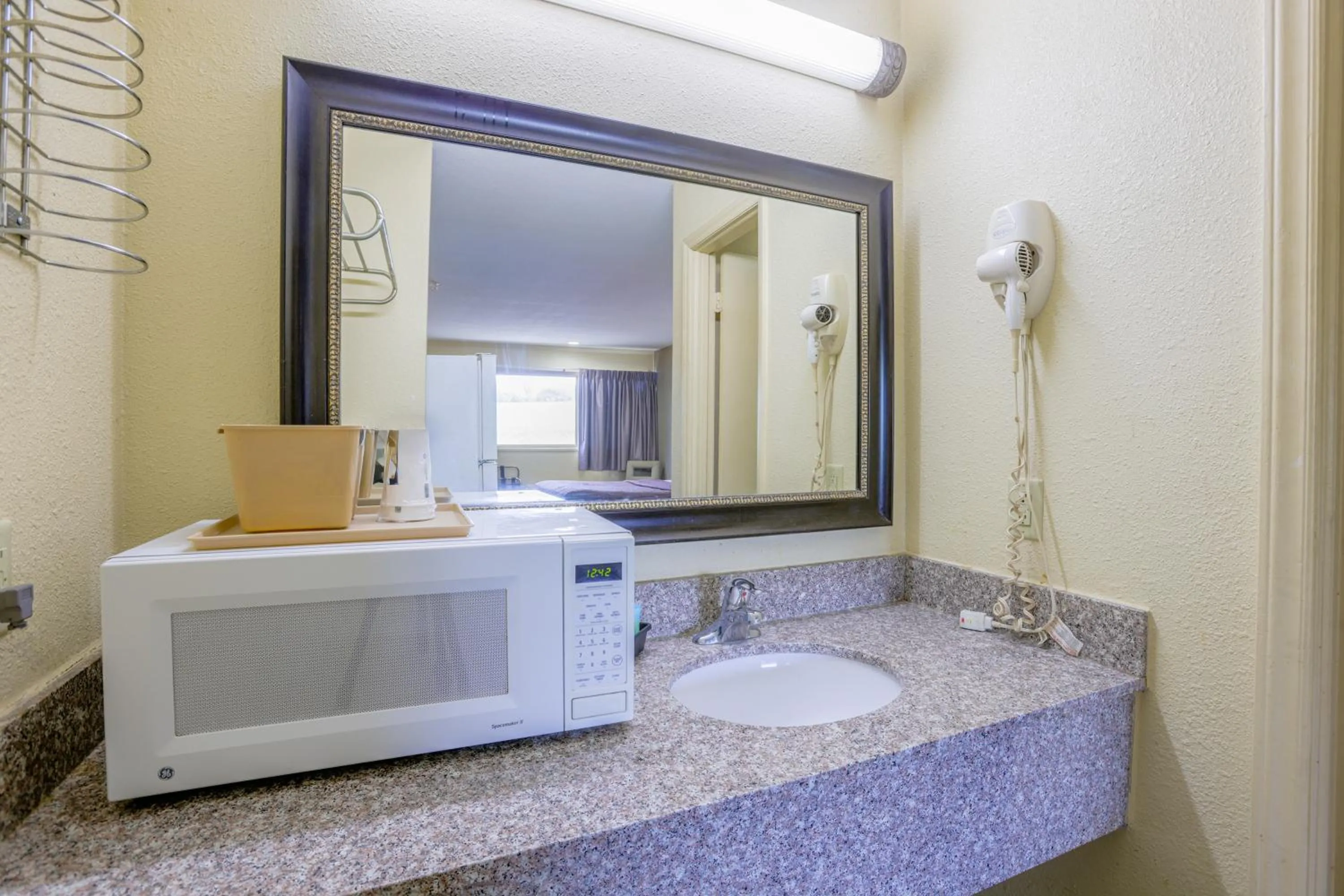 Bathroom in Budget Inn By OYO Natural Bridge I-81