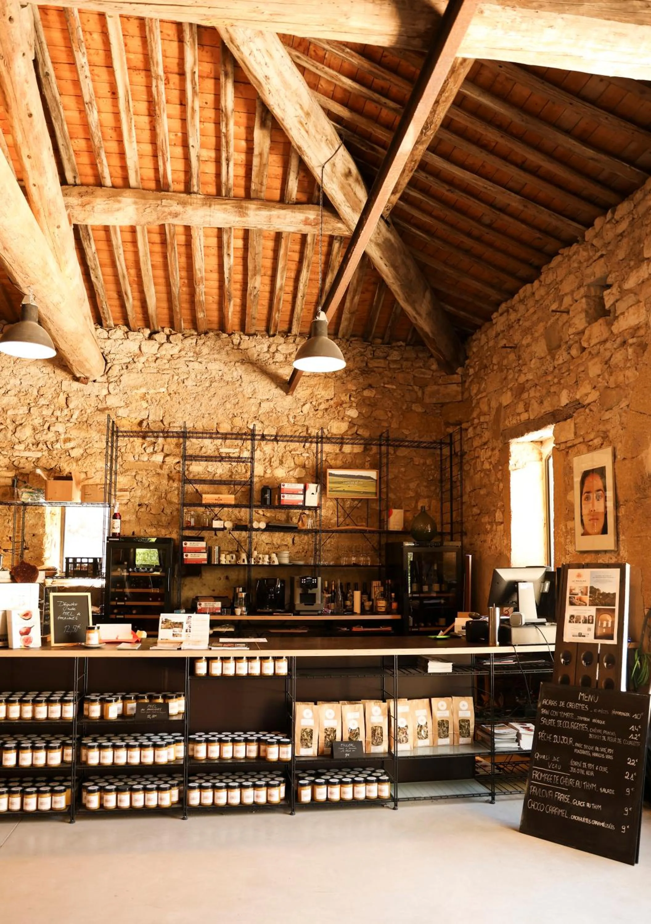 On-site shops in Prieuré Saint-Nicolas - Les Maisons