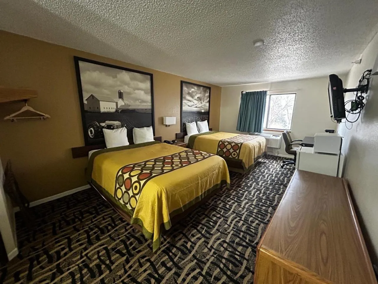 Bedroom, Bed in West Point Inn & Suits