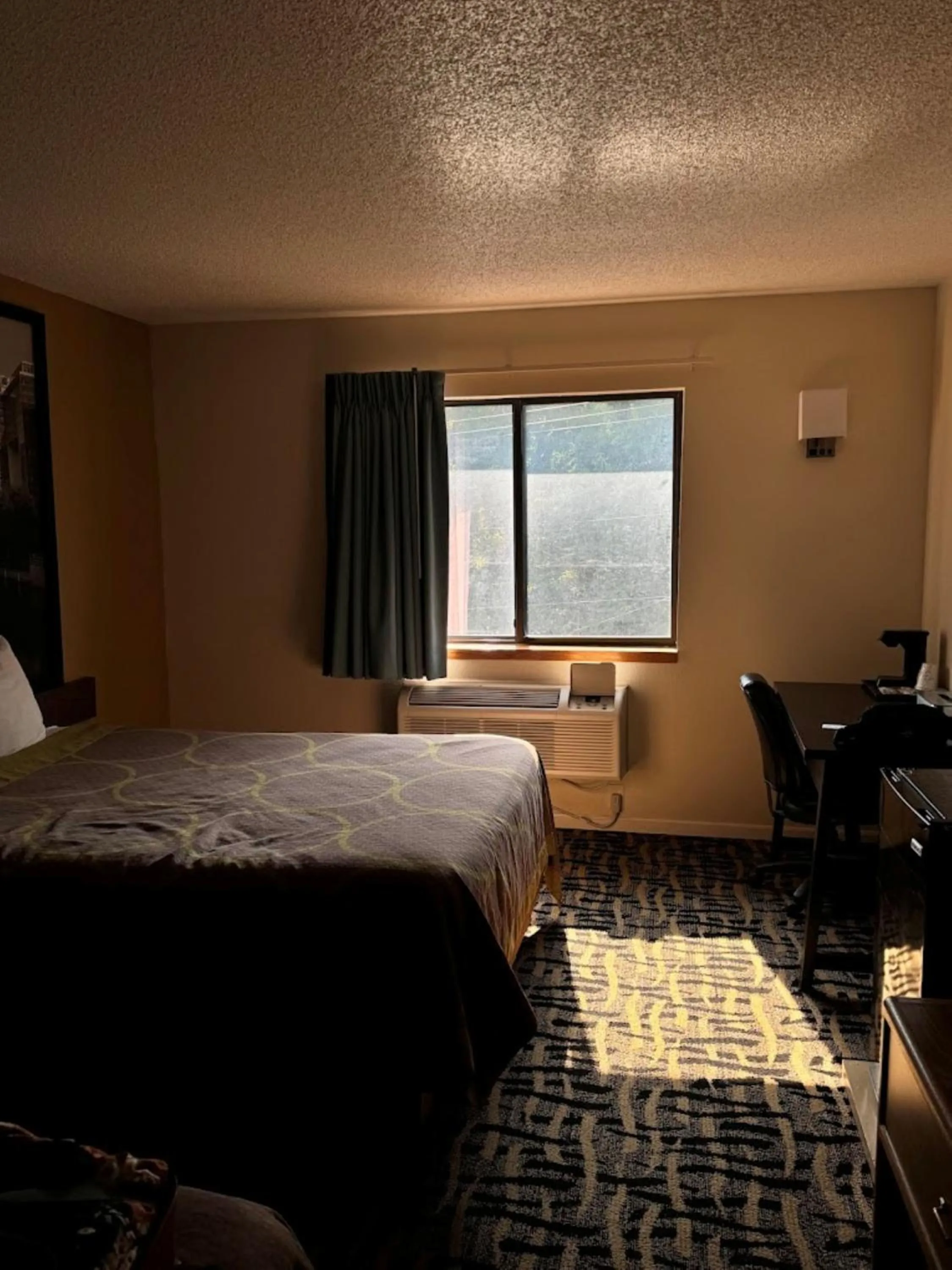 Bedroom, Bed in West Point Inn & Suits