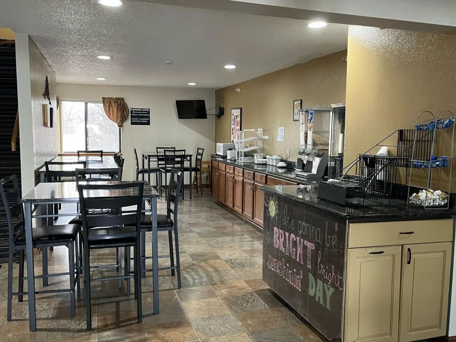 Breakfast in West Point Inn & Suits