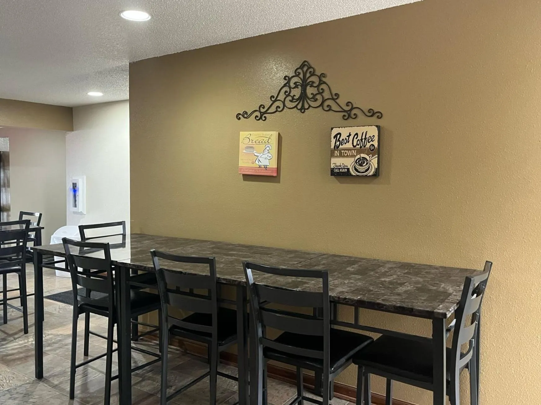 Breakfast in West Point Inn & Suits