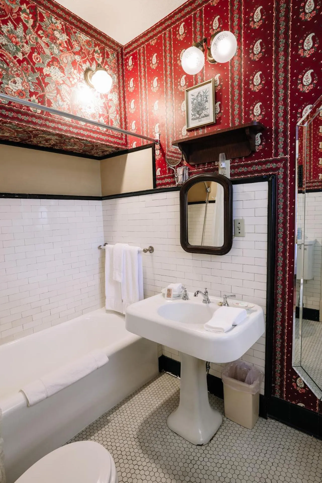 Bathroom in Walnut Street Inn