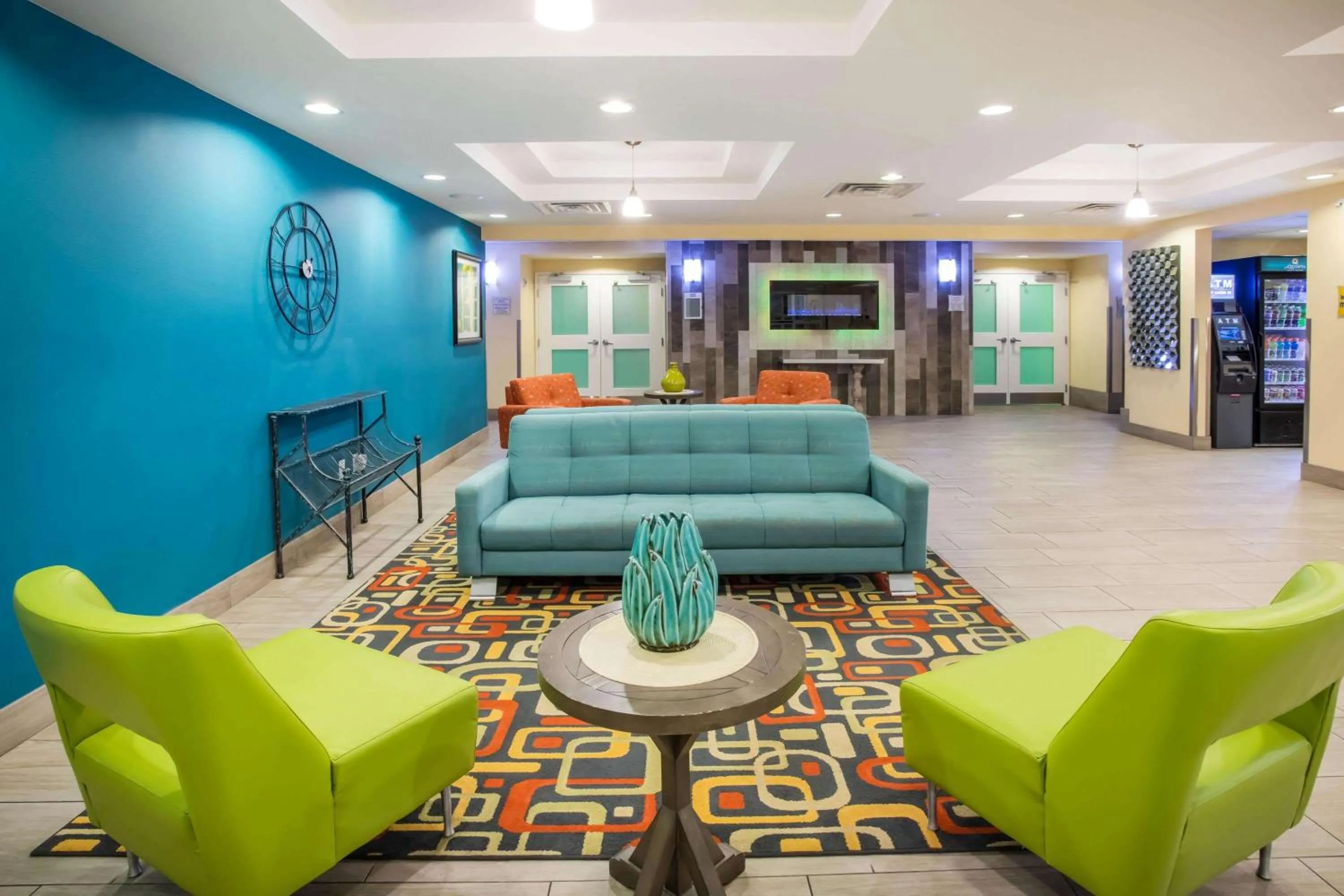 Lobby or reception in La Quinta by Wyndham Rochester Mayo Clinic Area South
