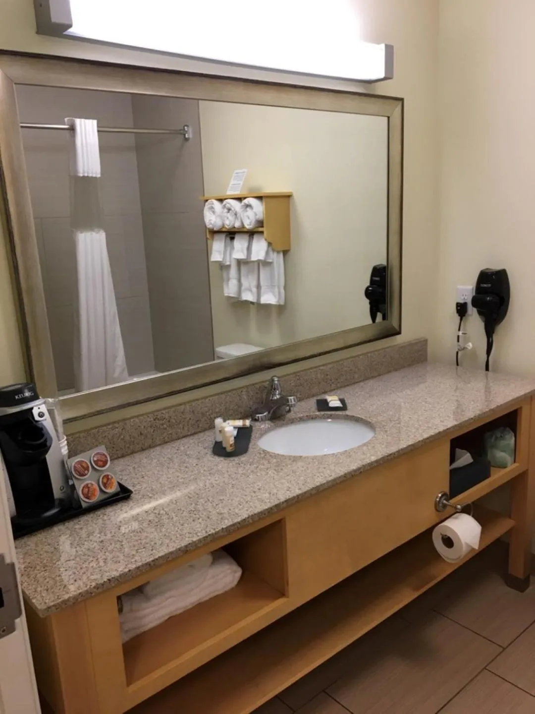Bathroom in La Quinta by Wyndham Rochester Mayo Clinic Area South