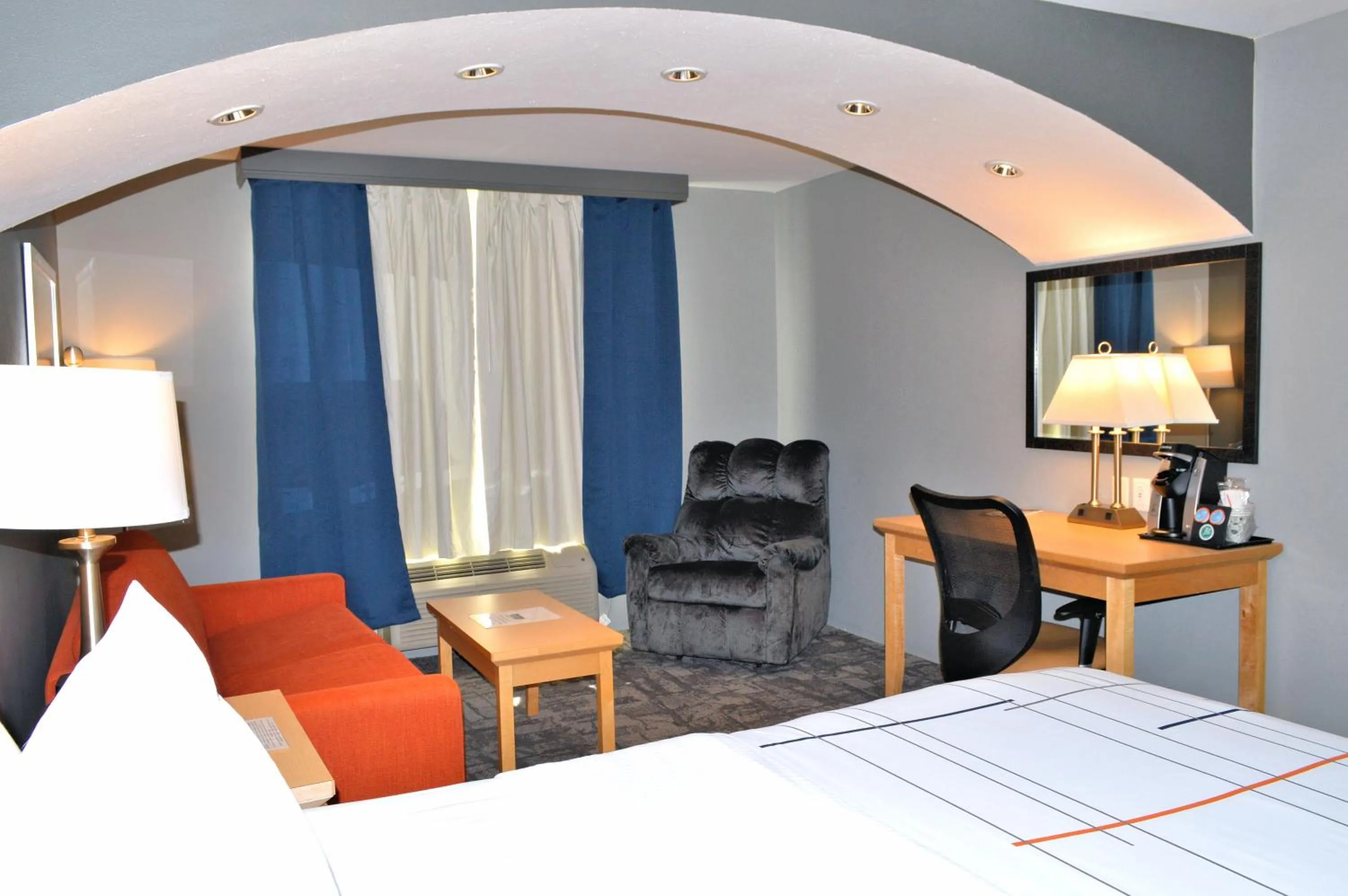 Bedroom, Bed in La Quinta by Wyndham Rochester Mayo Clinic Area South