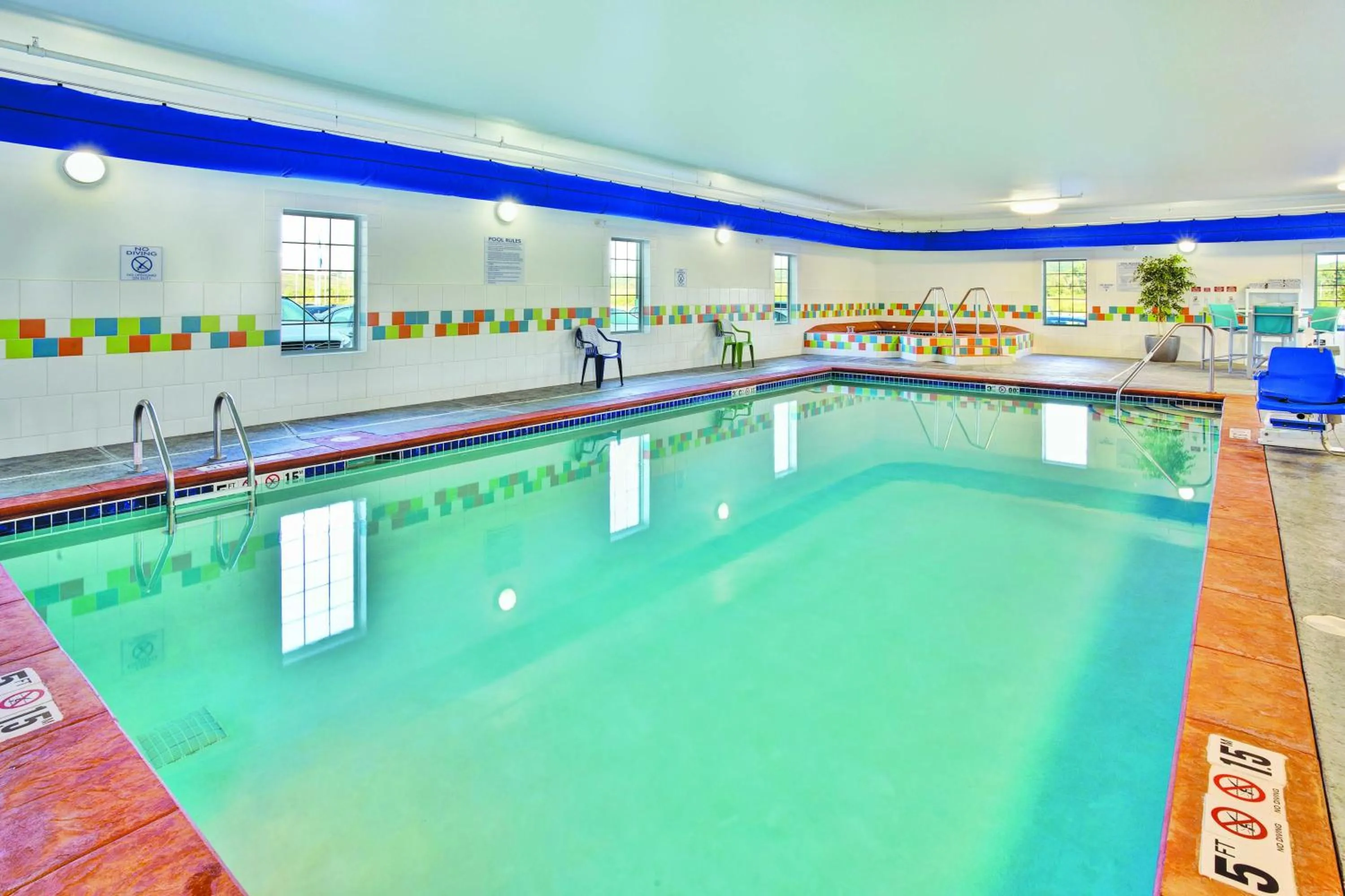 Swimming pool in La Quinta by Wyndham Rochester Mayo Clinic Area South