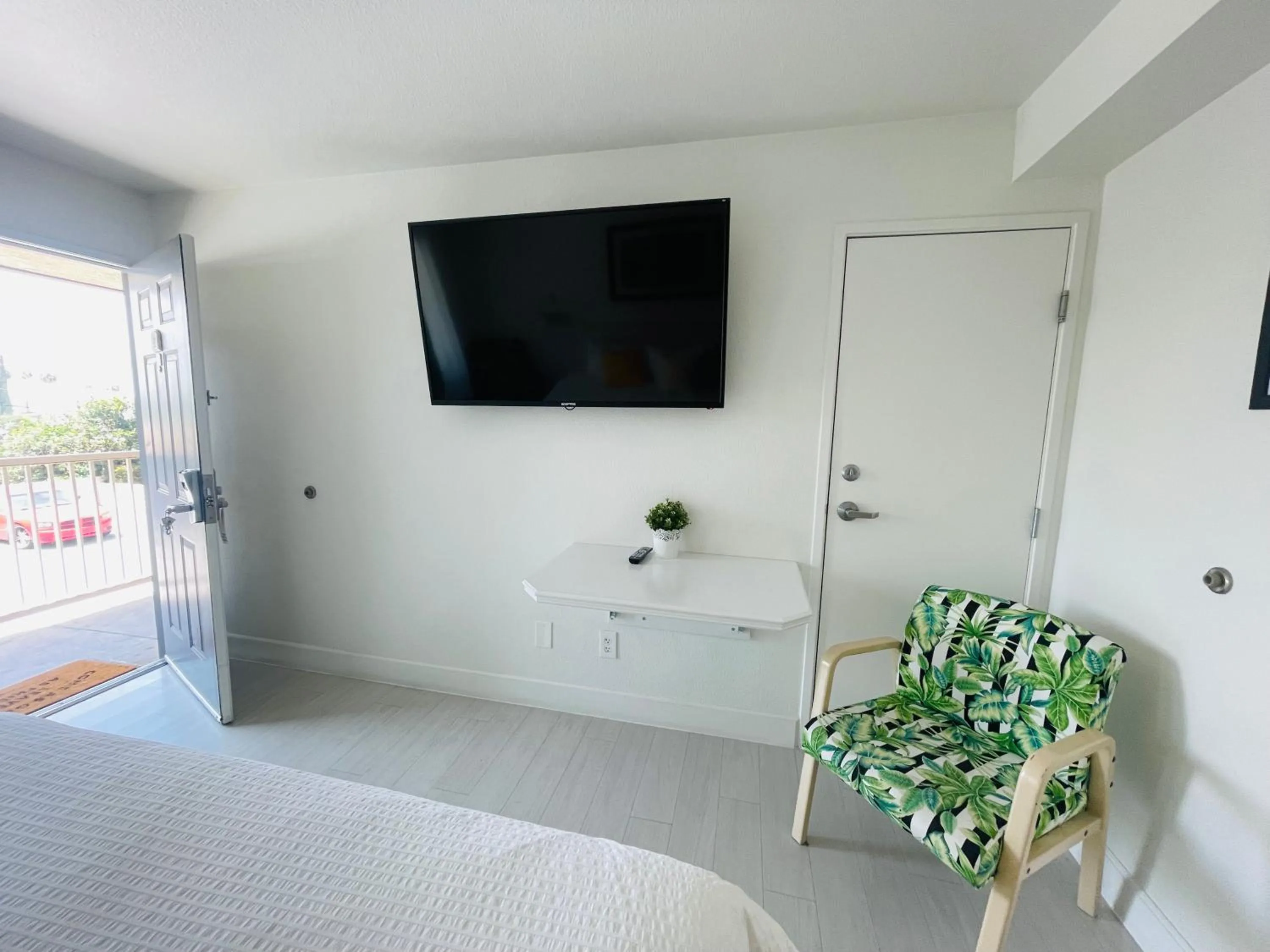 TV and multimedia, Bed in Loma Linda Inn