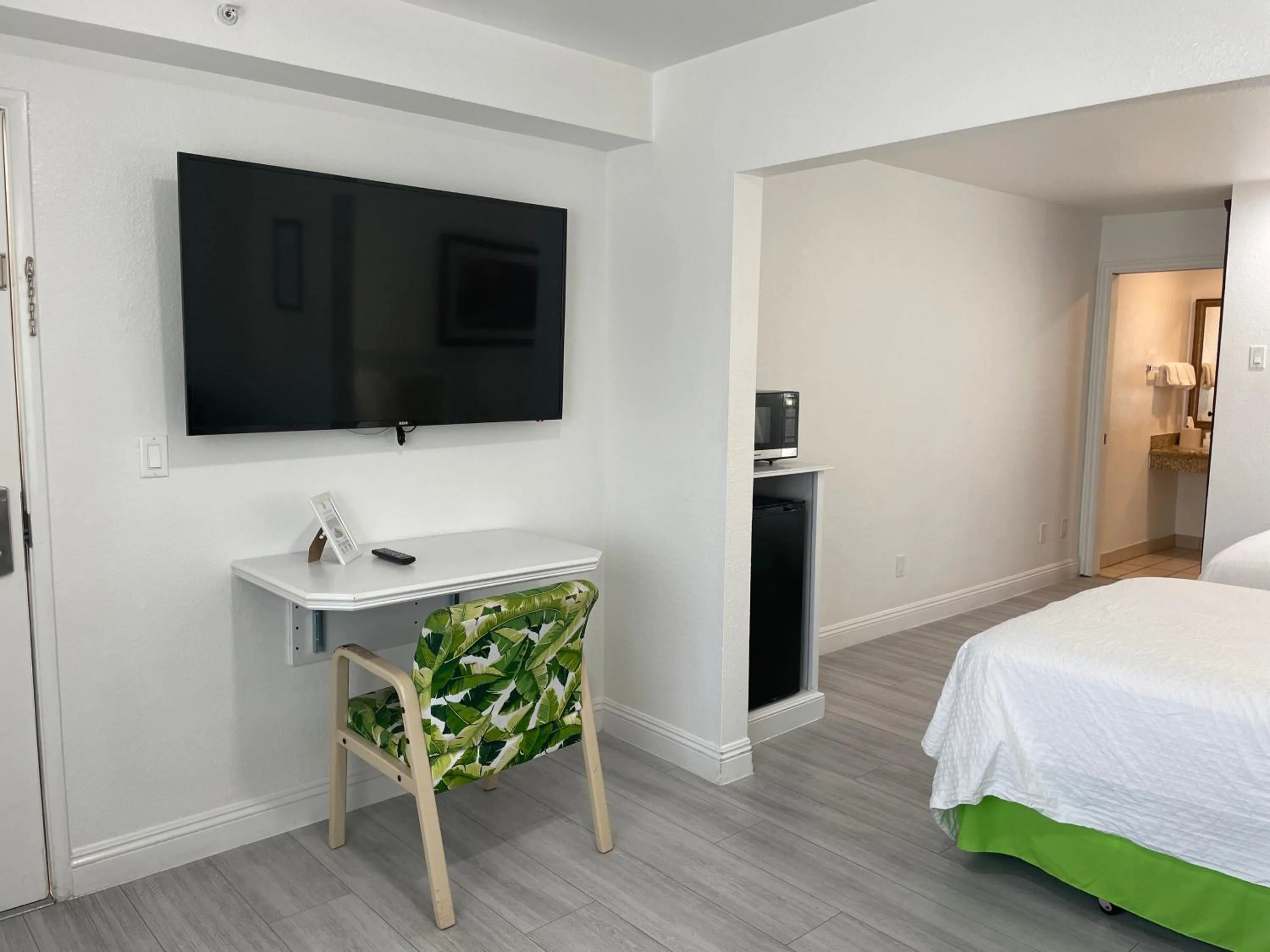 TV and multimedia, Bed in Loma Linda Inn