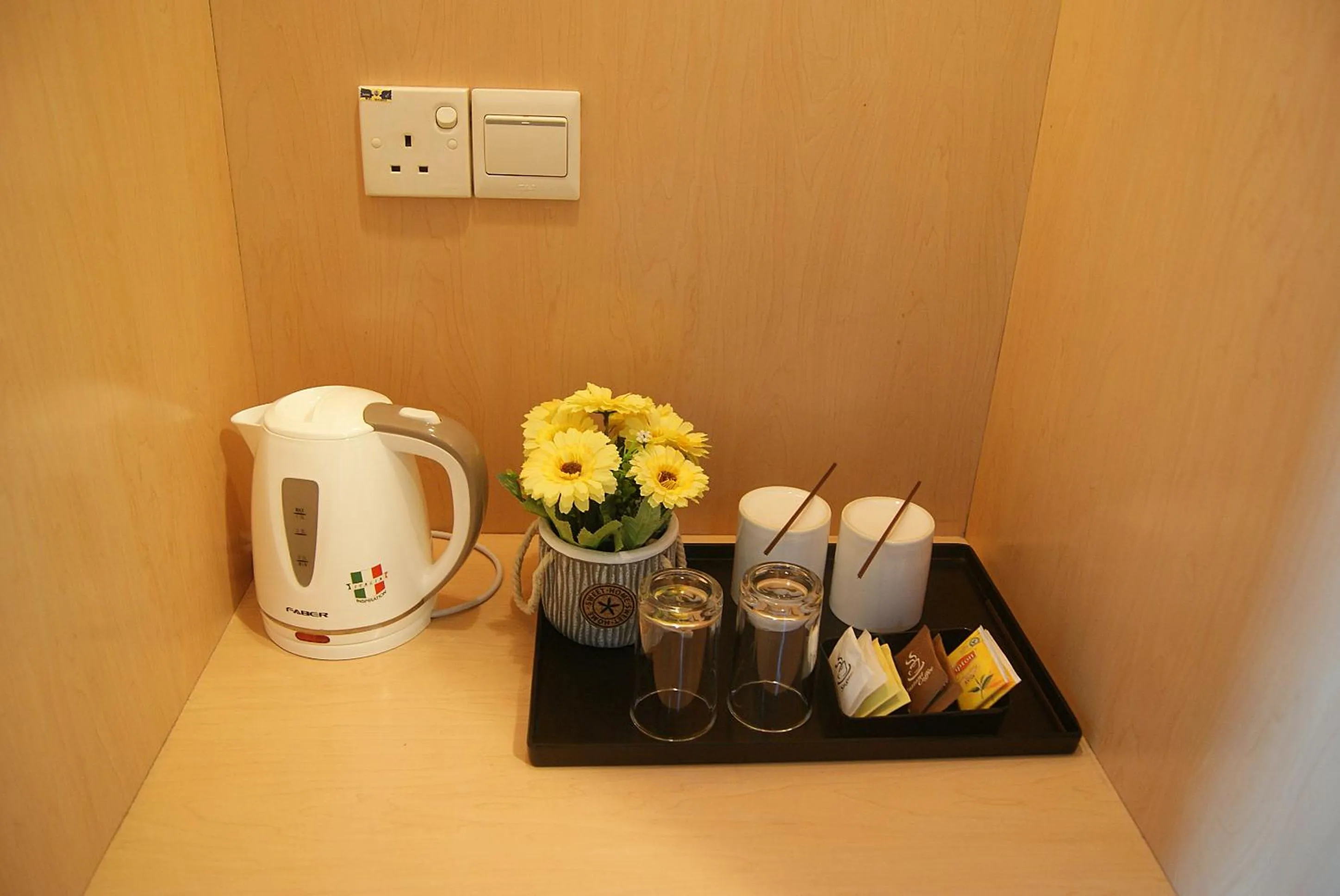 Coffee/tea facilities in Tang Dynasty Bay Hotel