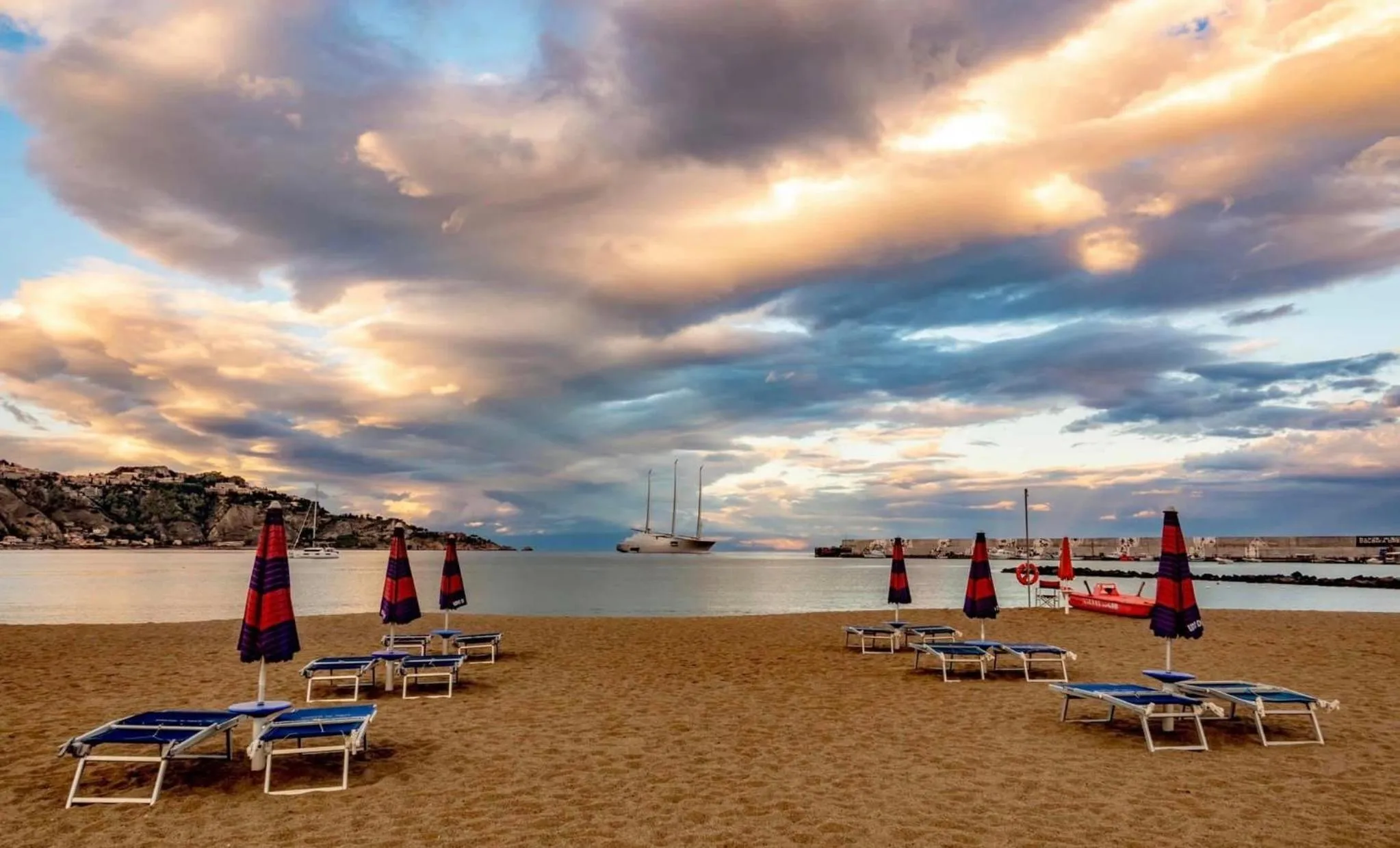 Beach in Sensoria Naxos Suites