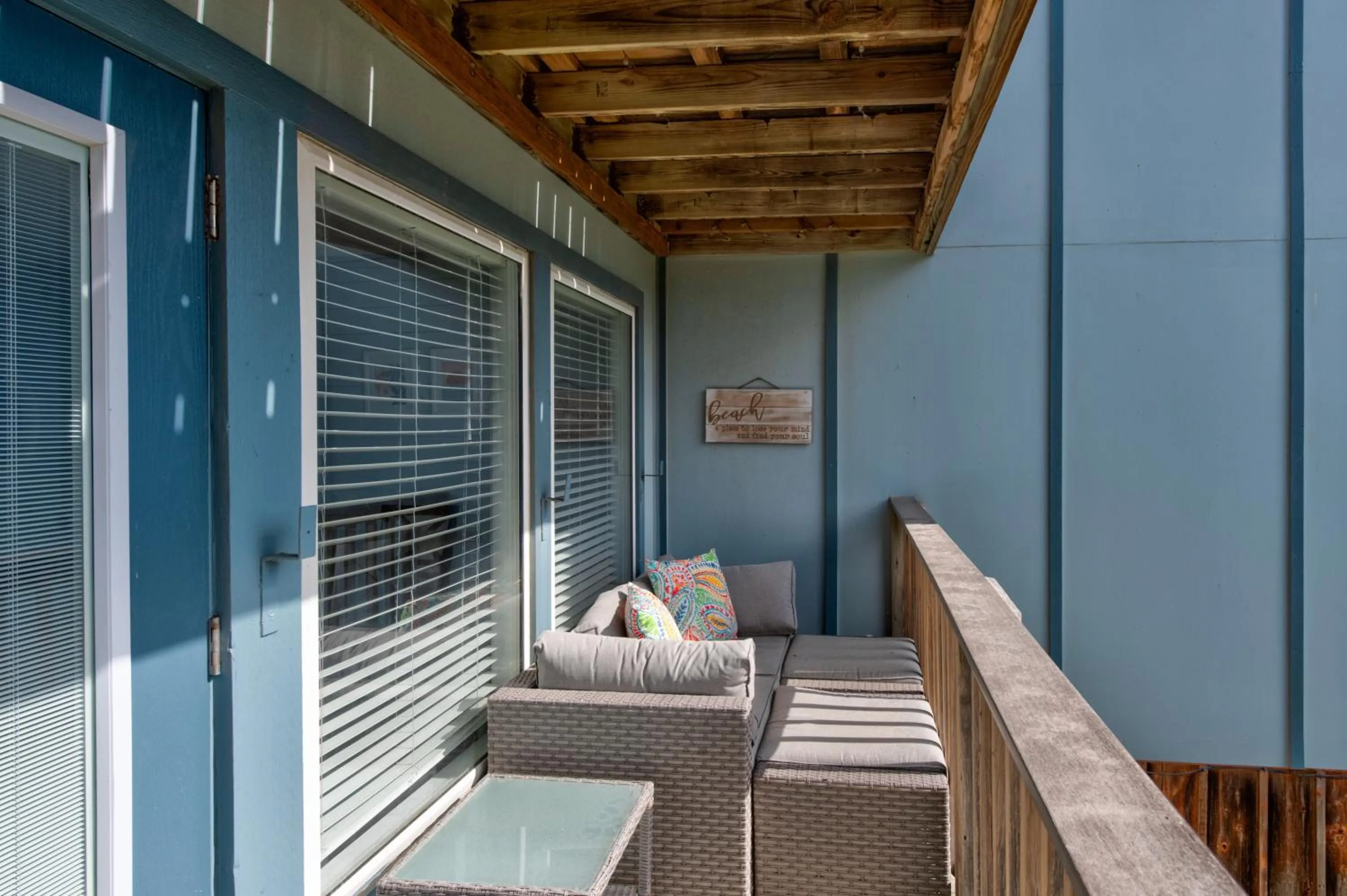 Other, Bed in Chasing Waves BH201