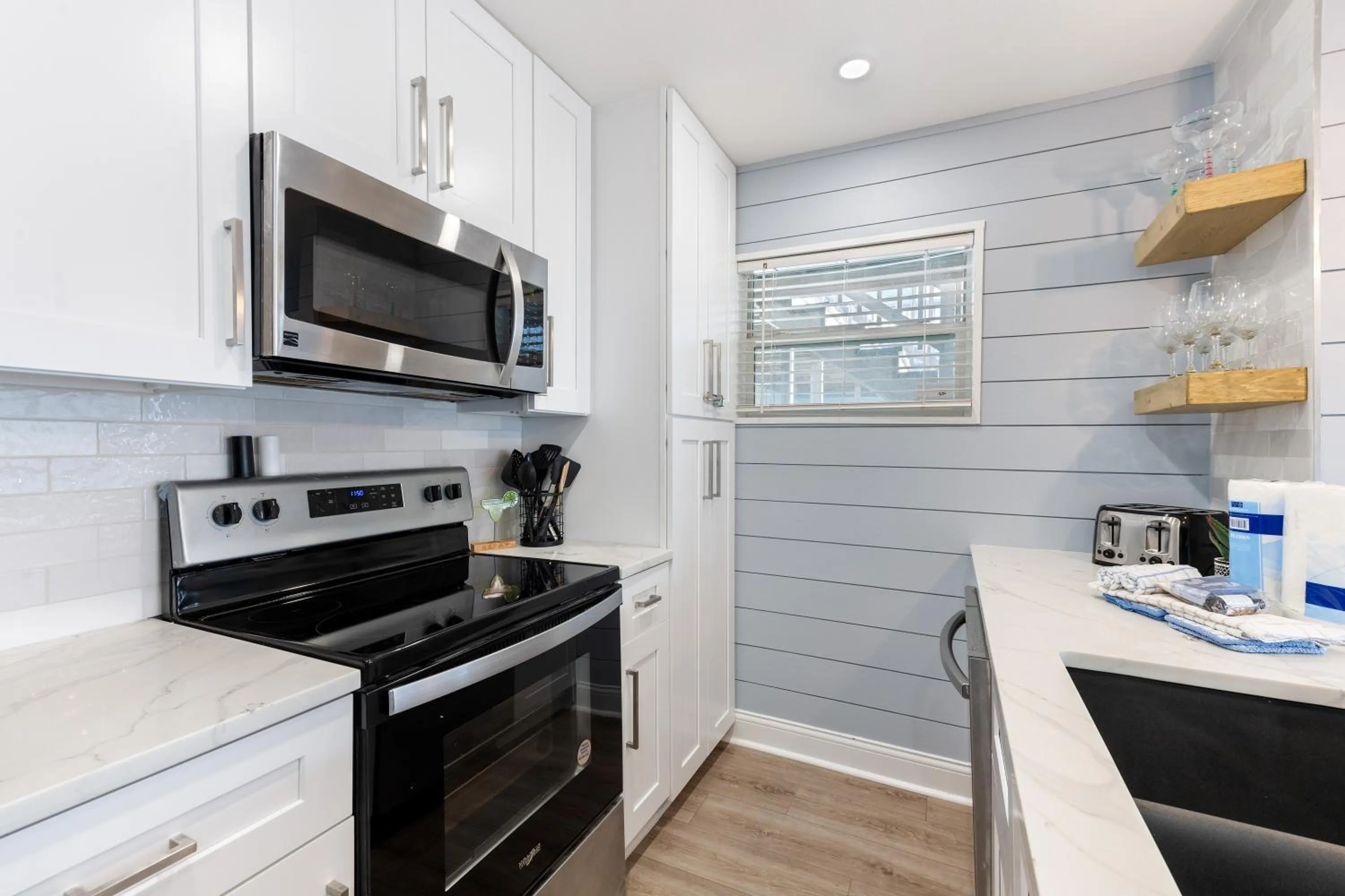 Other in Chasing Waves BH201