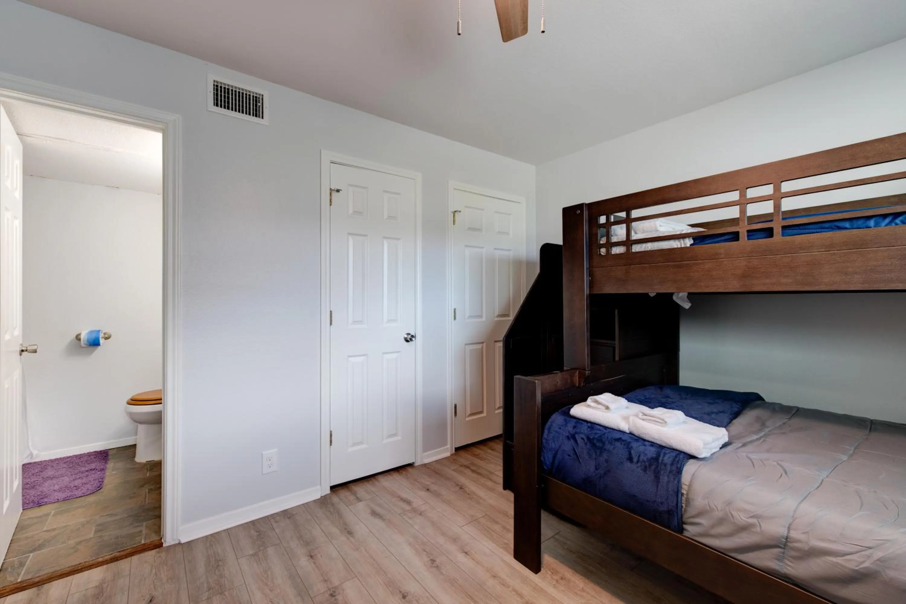 Other, Bed in Chasing Waves BH201