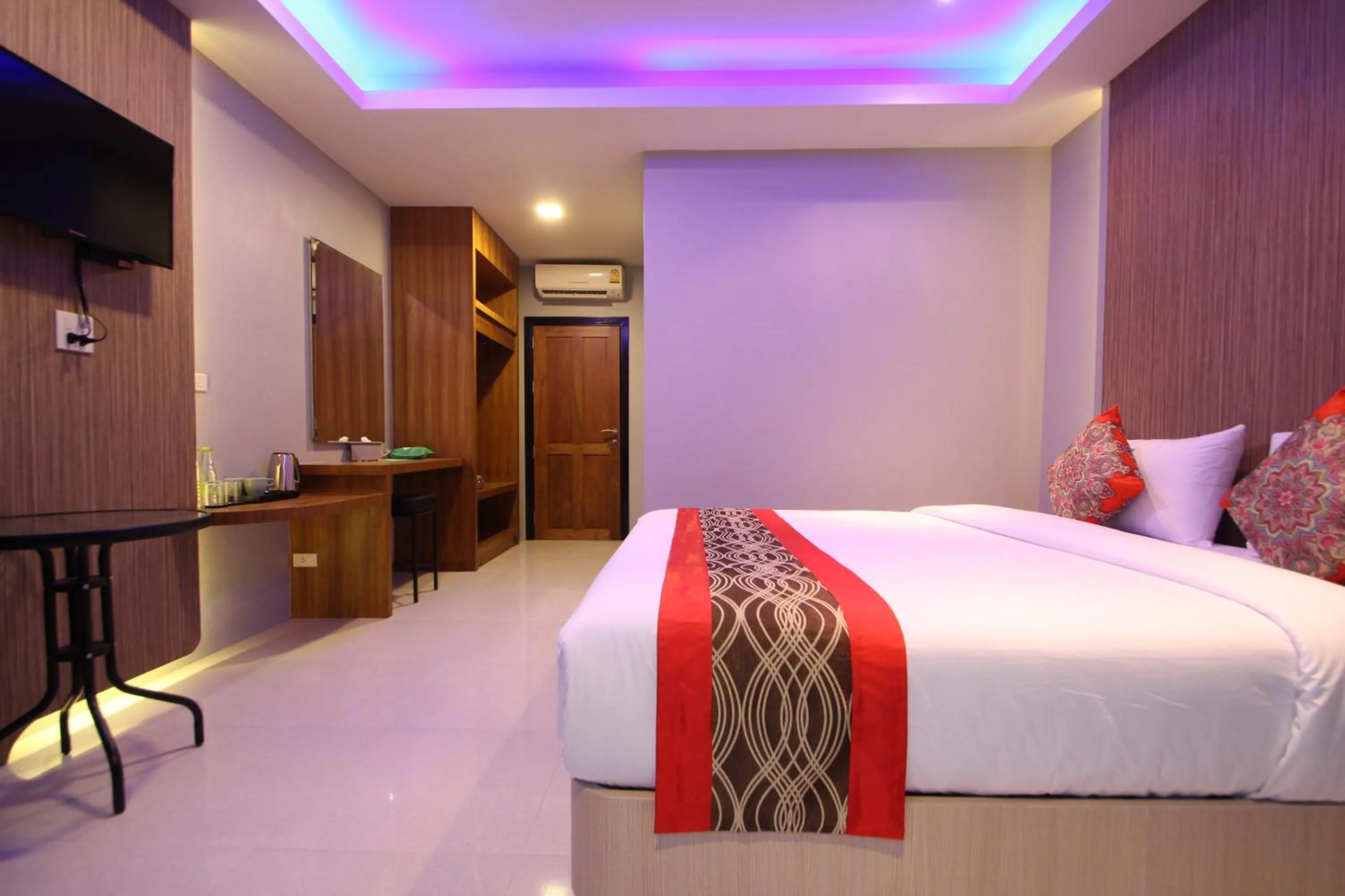 Bedroom, Bed in Coco Bella Hotel