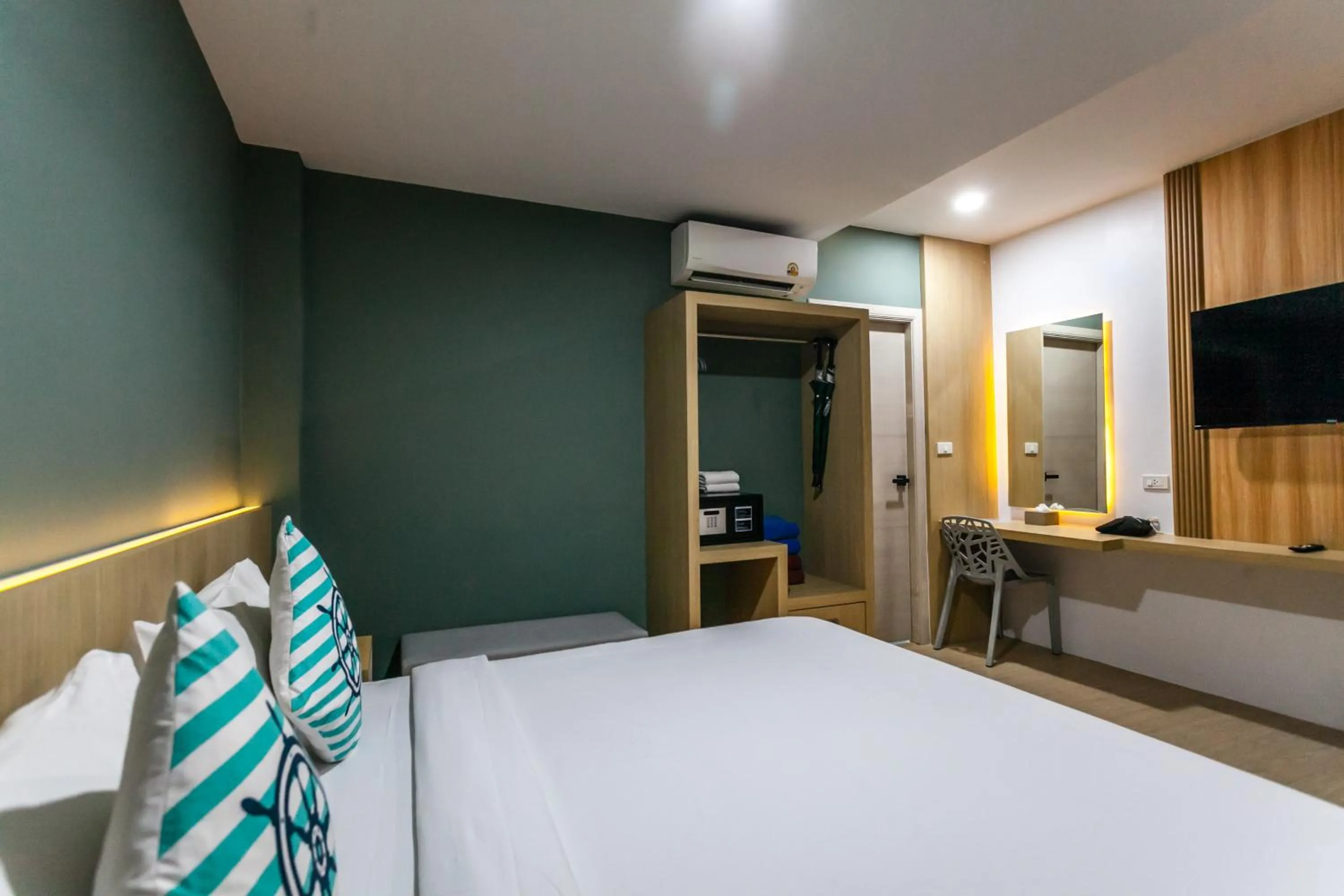 Bedroom, Bed in Coco Bella Hotel