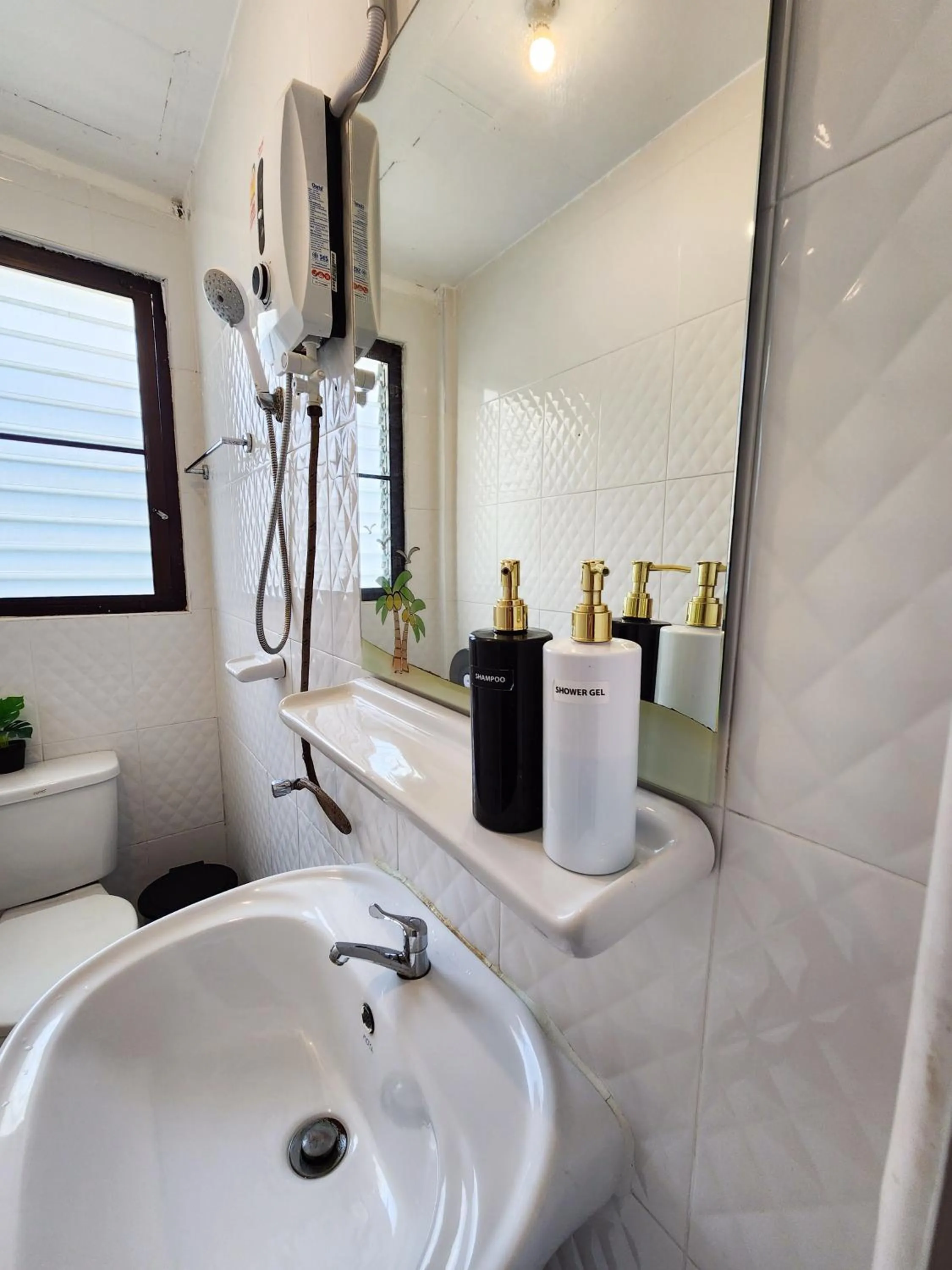 Bathroom in Back Home Backpackers Hostel