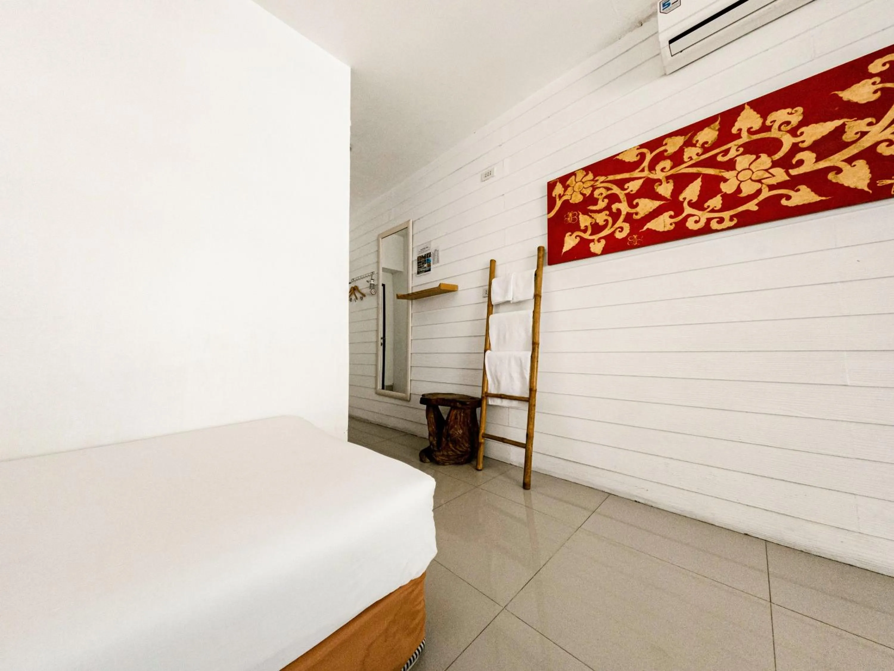 Photo of the whole room, Bed in Back Home Backpackers Hostel