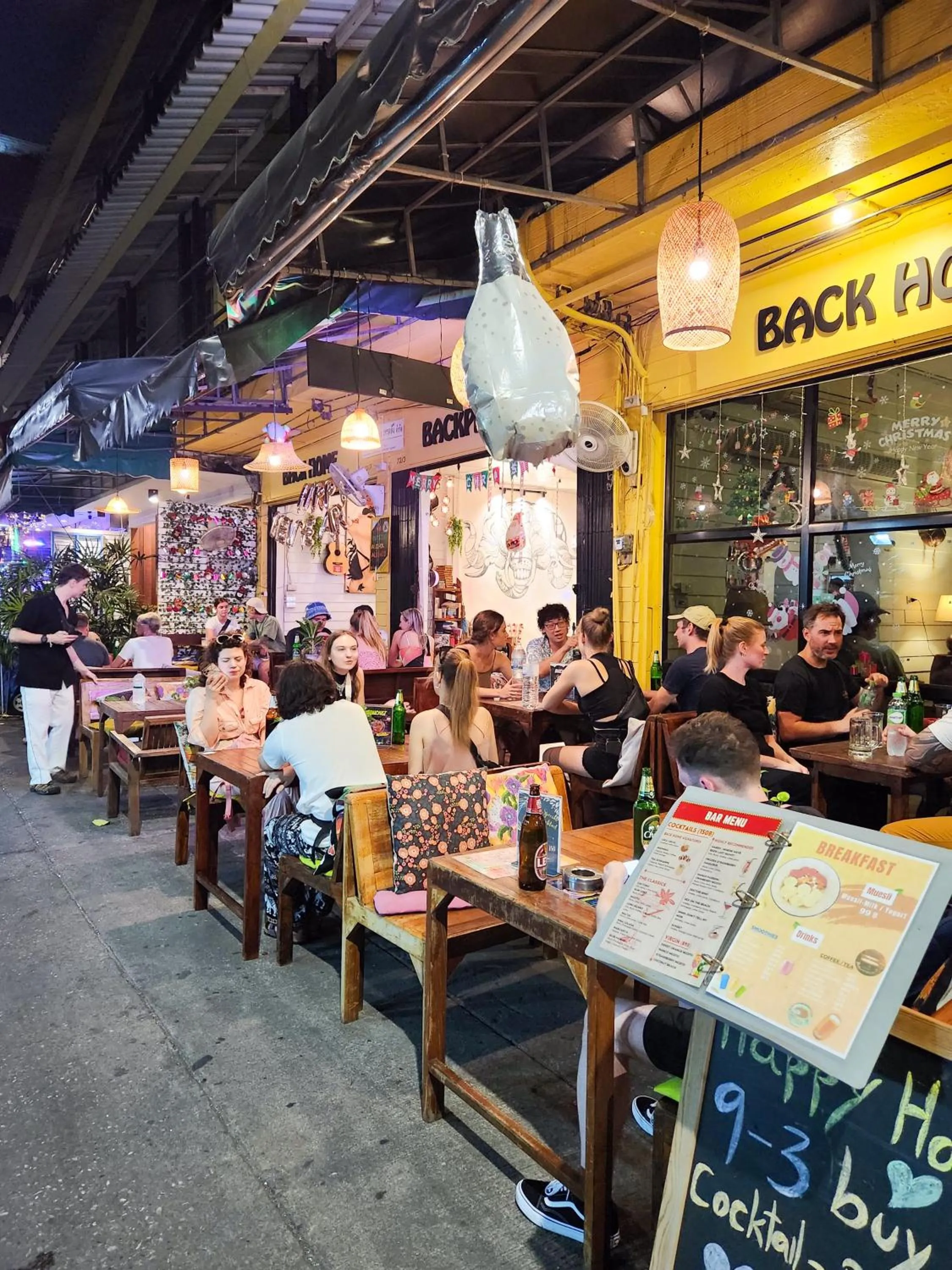 Restaurant/places to eat in Back Home Backpackers Hostel