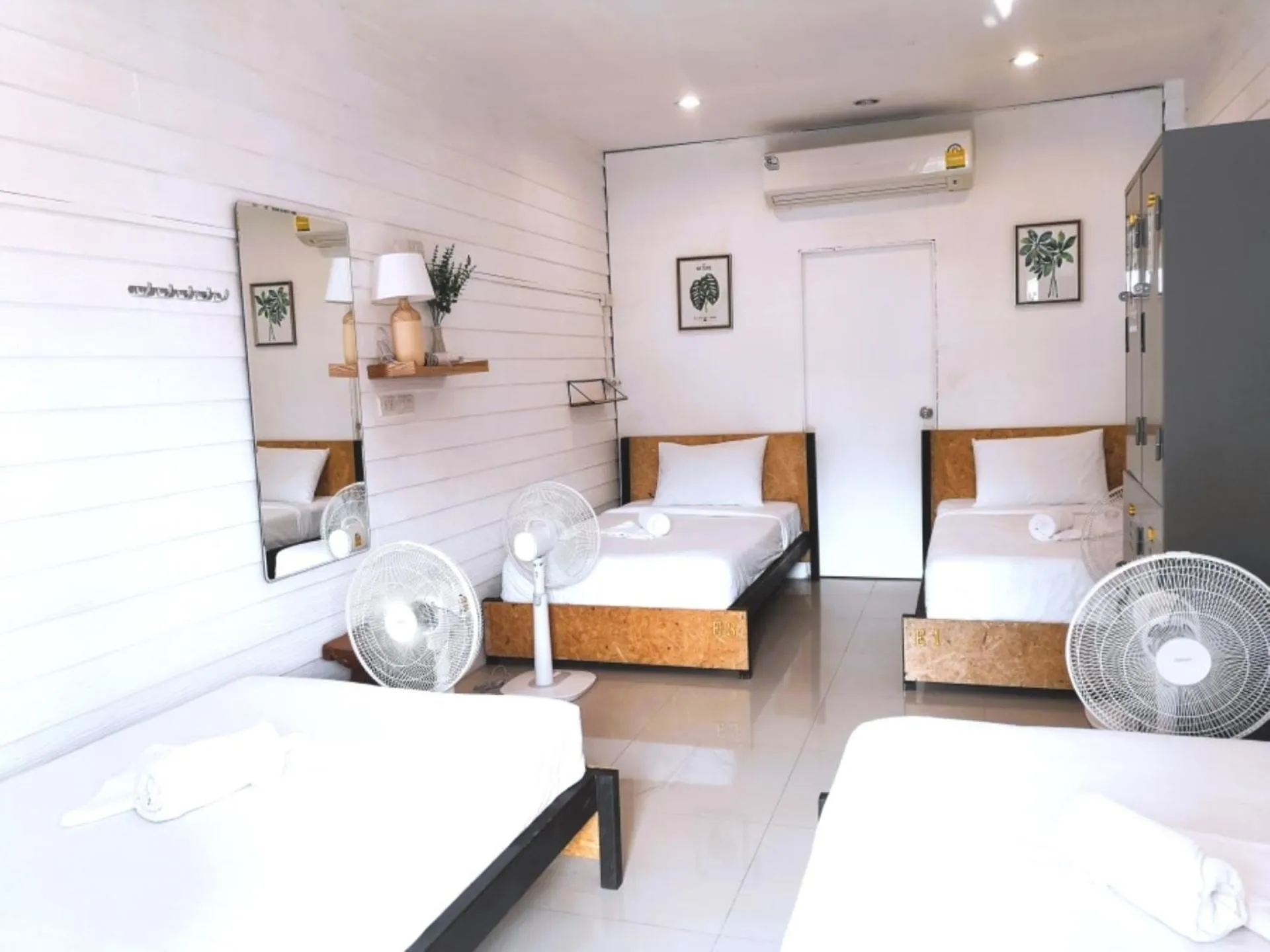 Bedroom, Bed in Back Home Backpackers Hostel