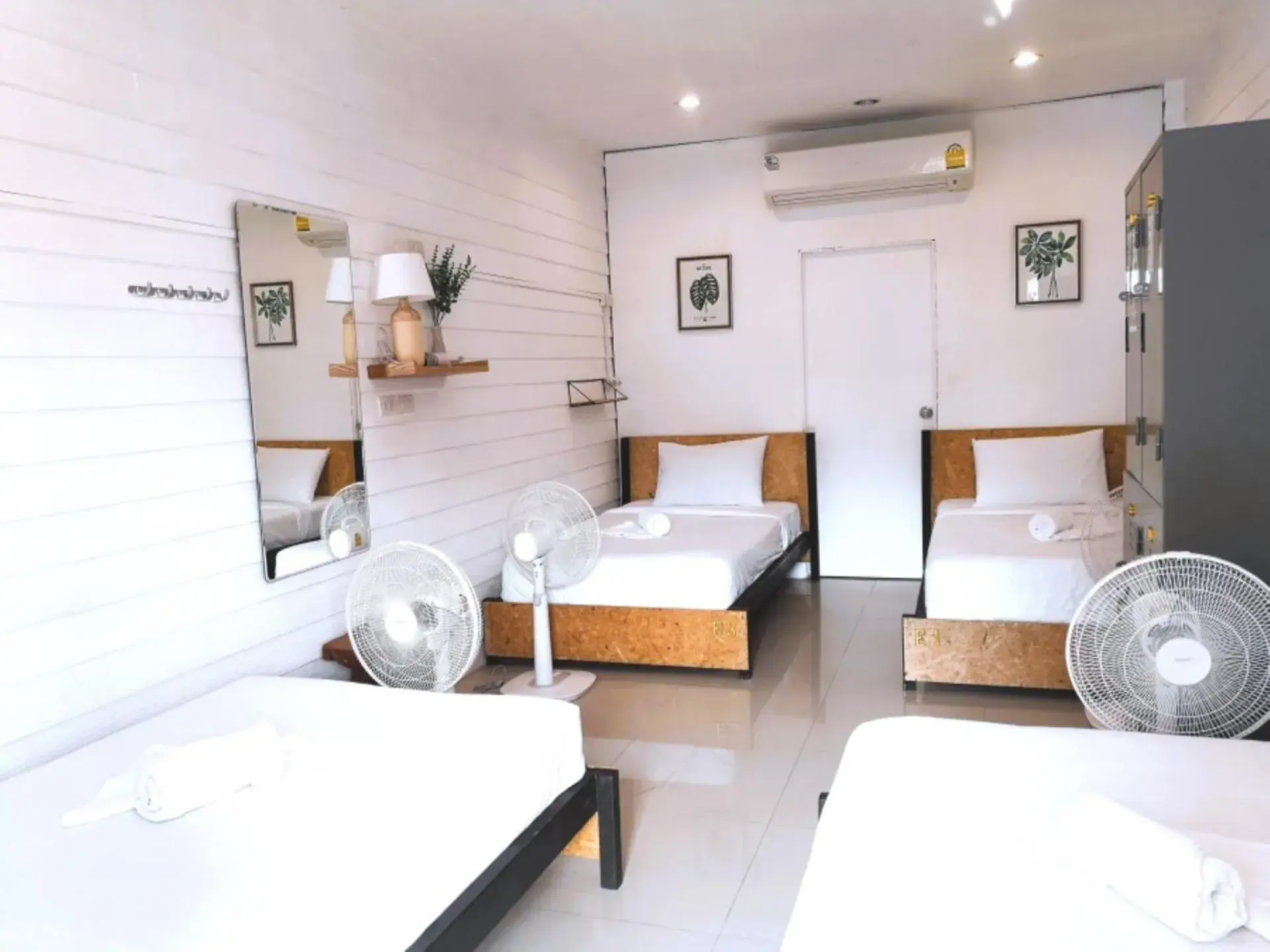 Bed in 4-Bed Female Dormitory Room in Back Home Backpackers Hostel Bed in 4-Bed Female Dormitory Room in Back Home Backpackers Hostel