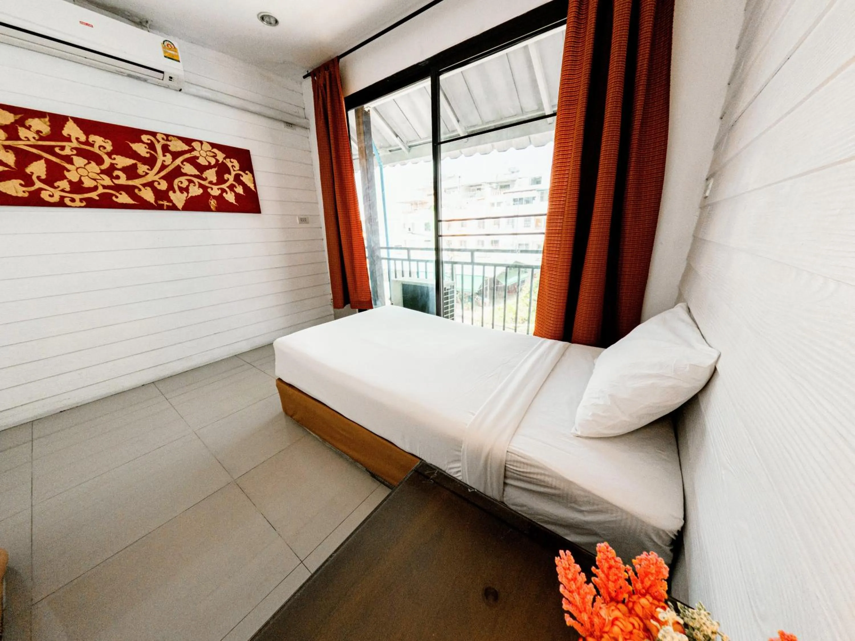 Bedroom, Bed in Back Home Backpackers Hostel