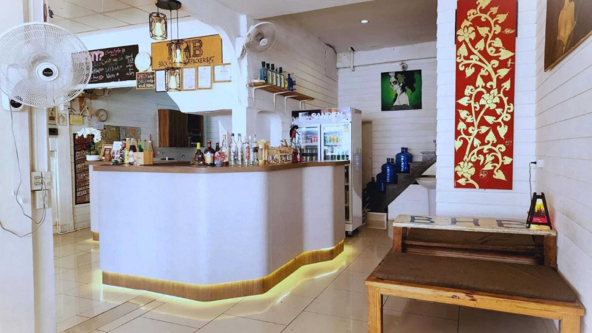 Kitchen or kitchenette in Back Home Backpackers Hostel