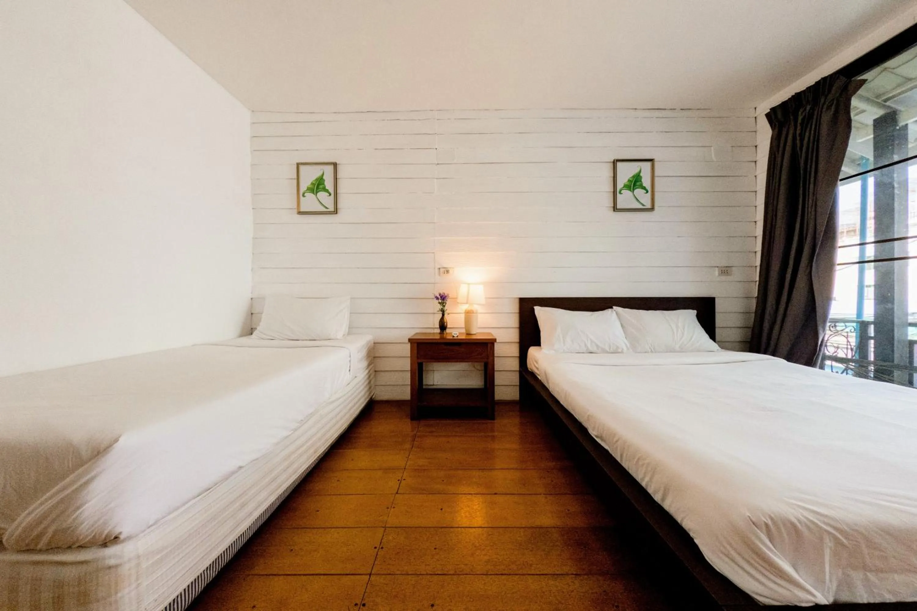 Bedroom, Bed in Back Home Backpackers Hostel