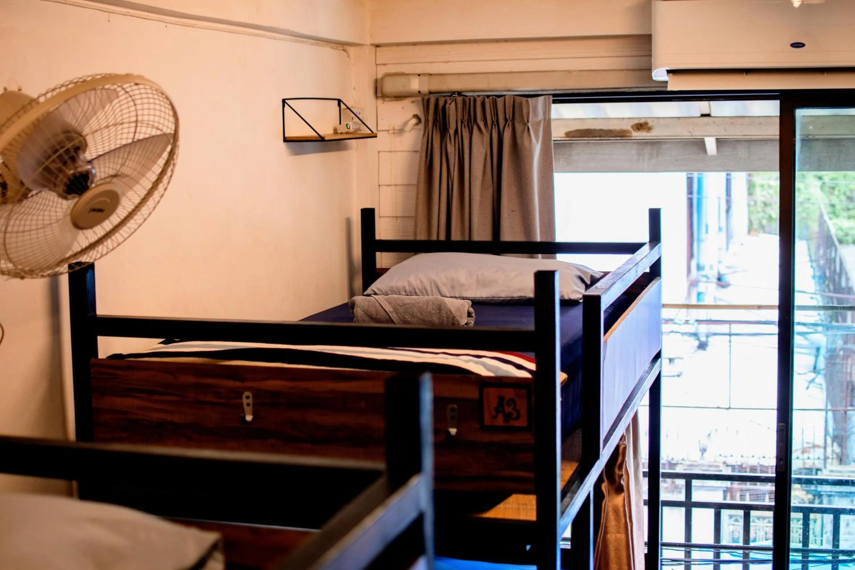 bunk bed, Bed in Back Home Backpackers Hostel