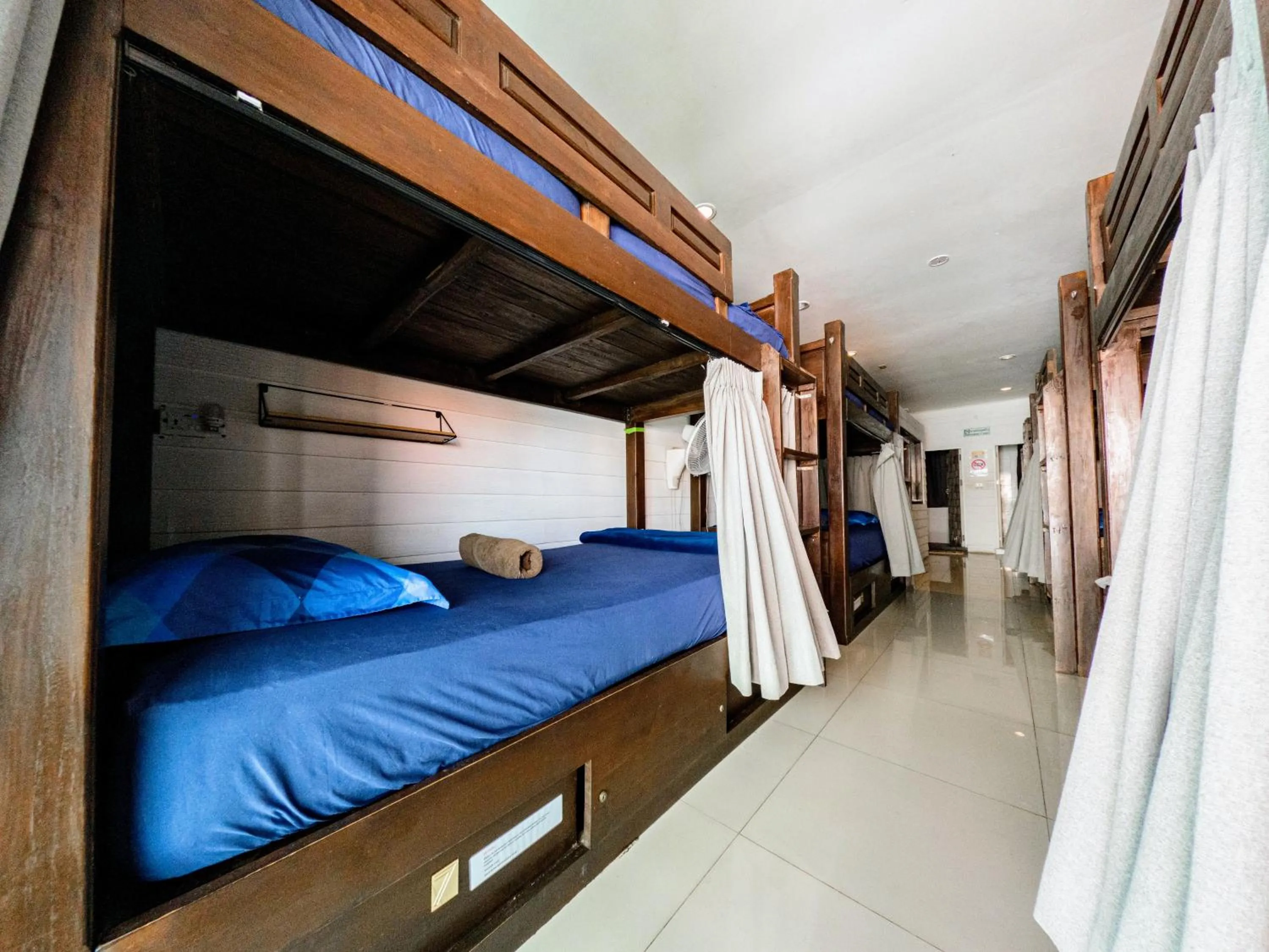 bunk bed, Bed in Back Home Backpackers Hostel