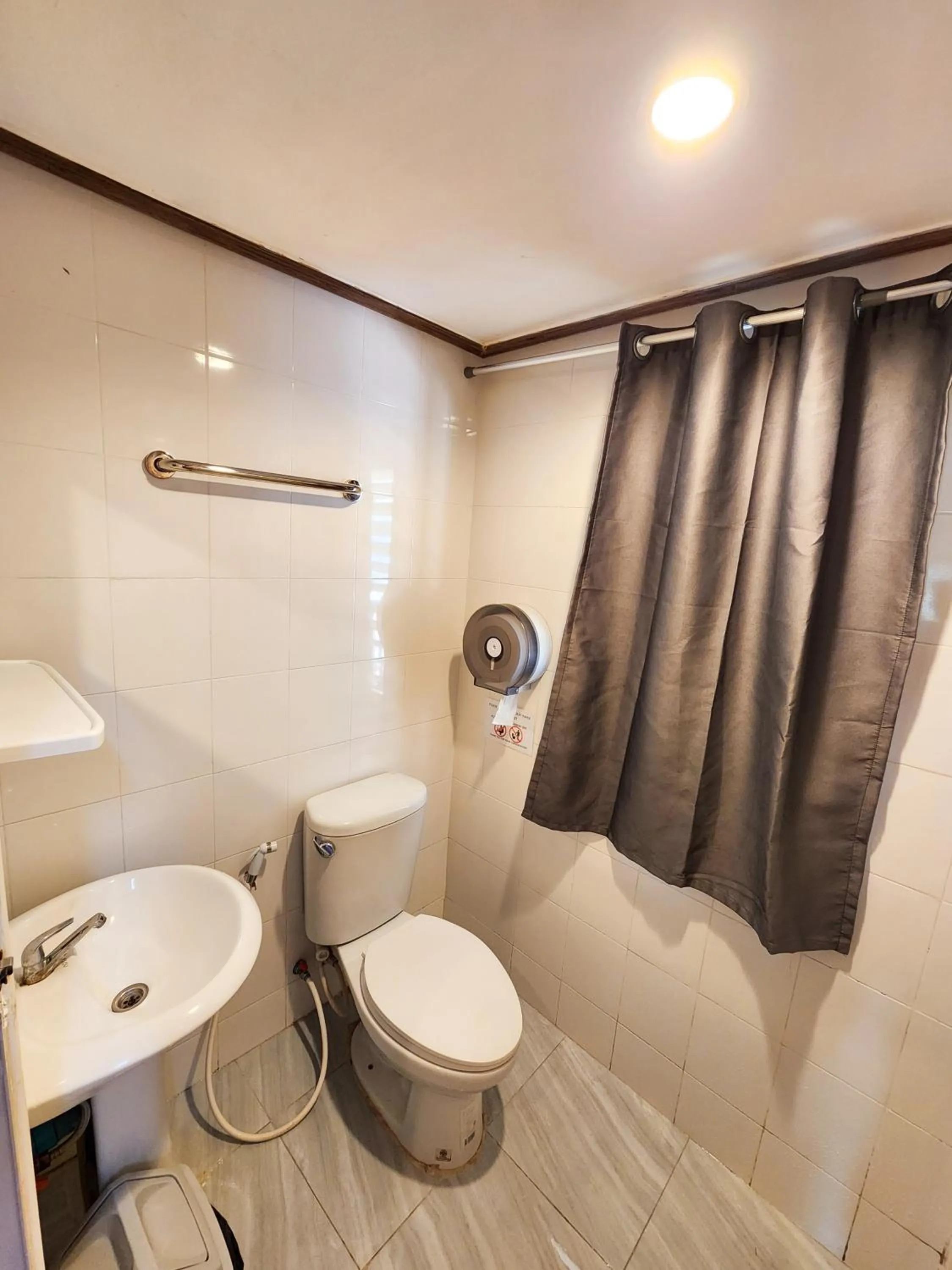 Bathroom in Back Home Backpackers Hostel