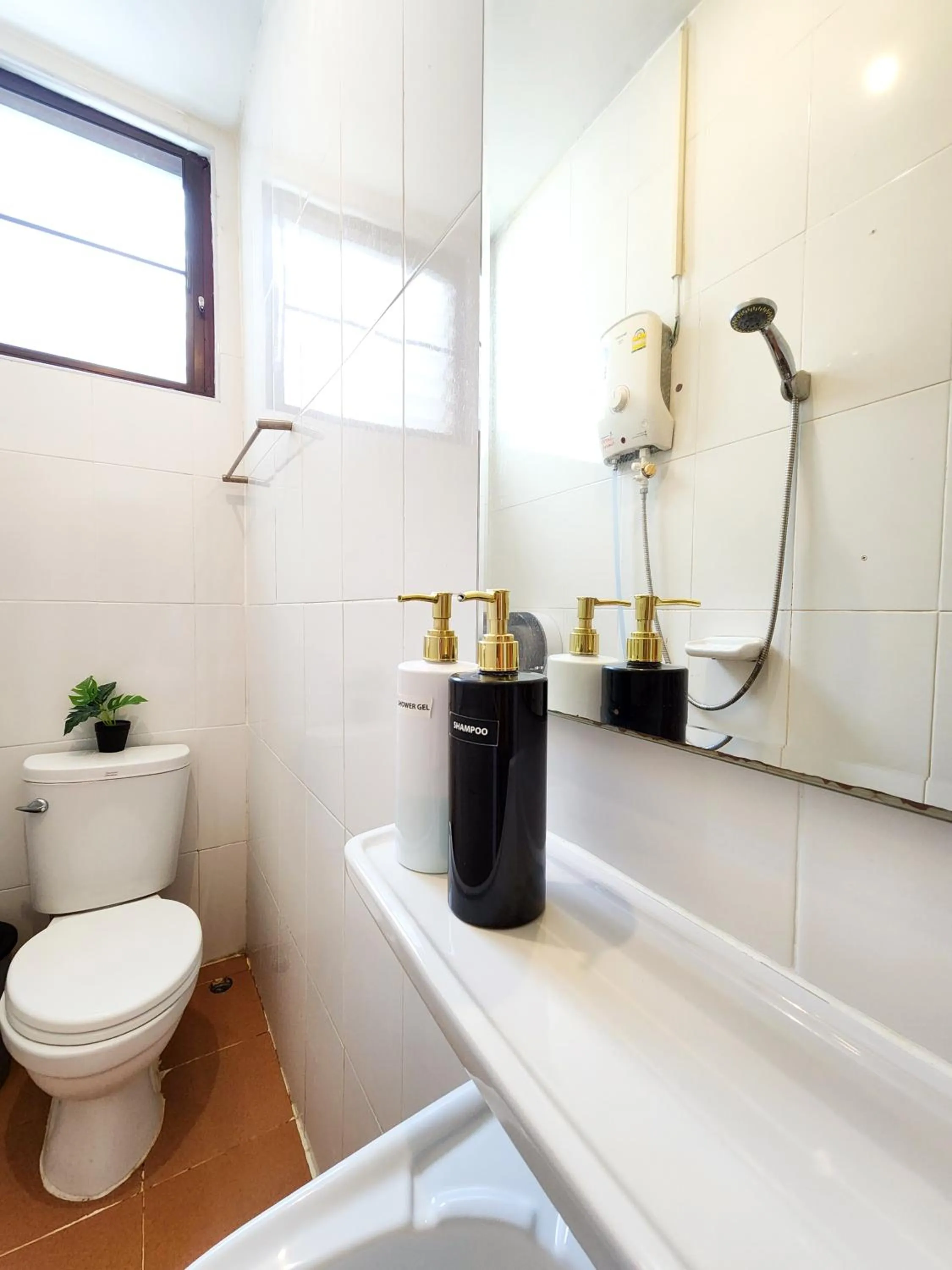 Bathroom in Back Home Backpackers Hostel